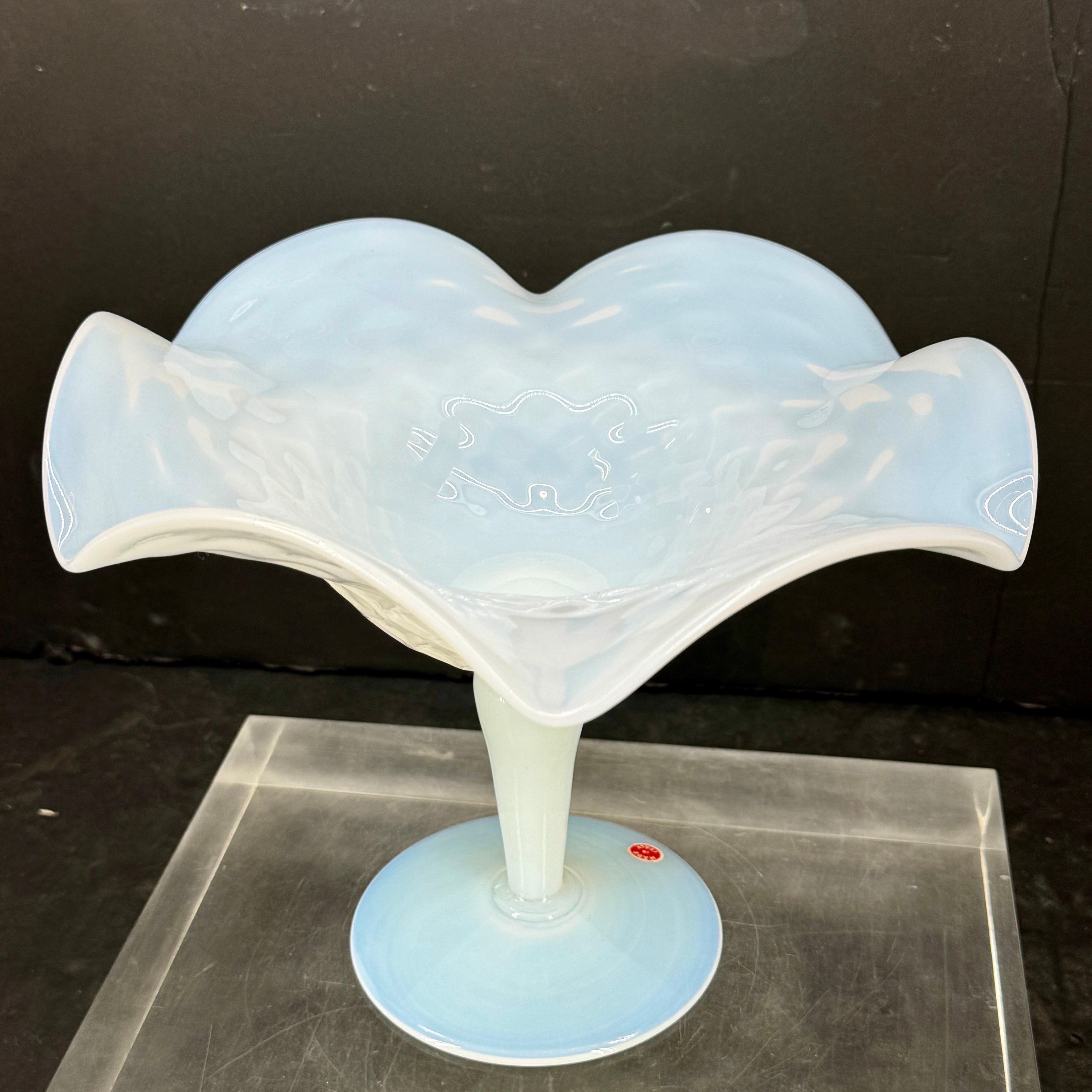 Ciotola di frutta opalina italiana, scultura centrotavola, metà del secolo scorso in vendita 2