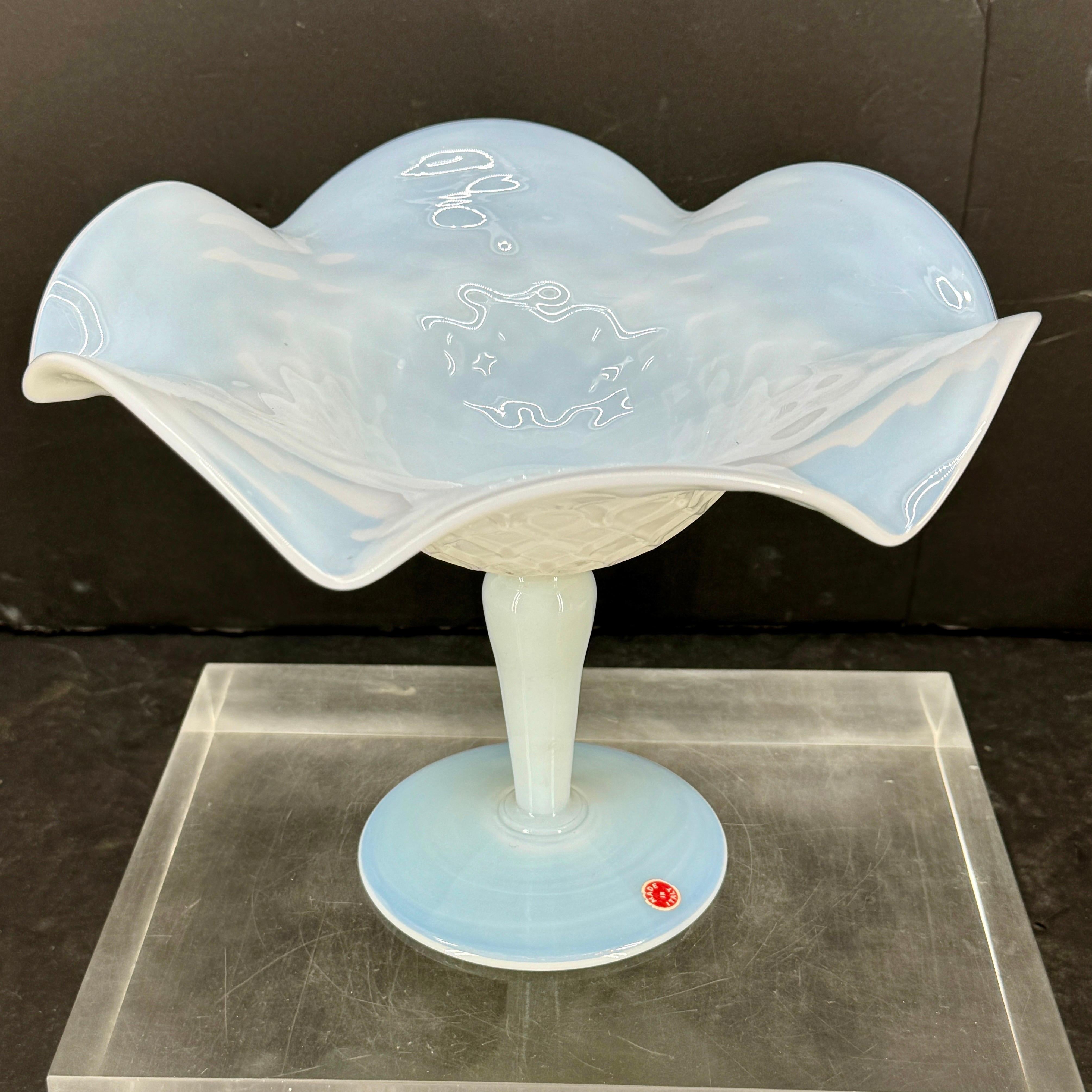 Ciotola di frutta opalina italiana, scultura centrotavola, metà del secolo scorso in vendita 3