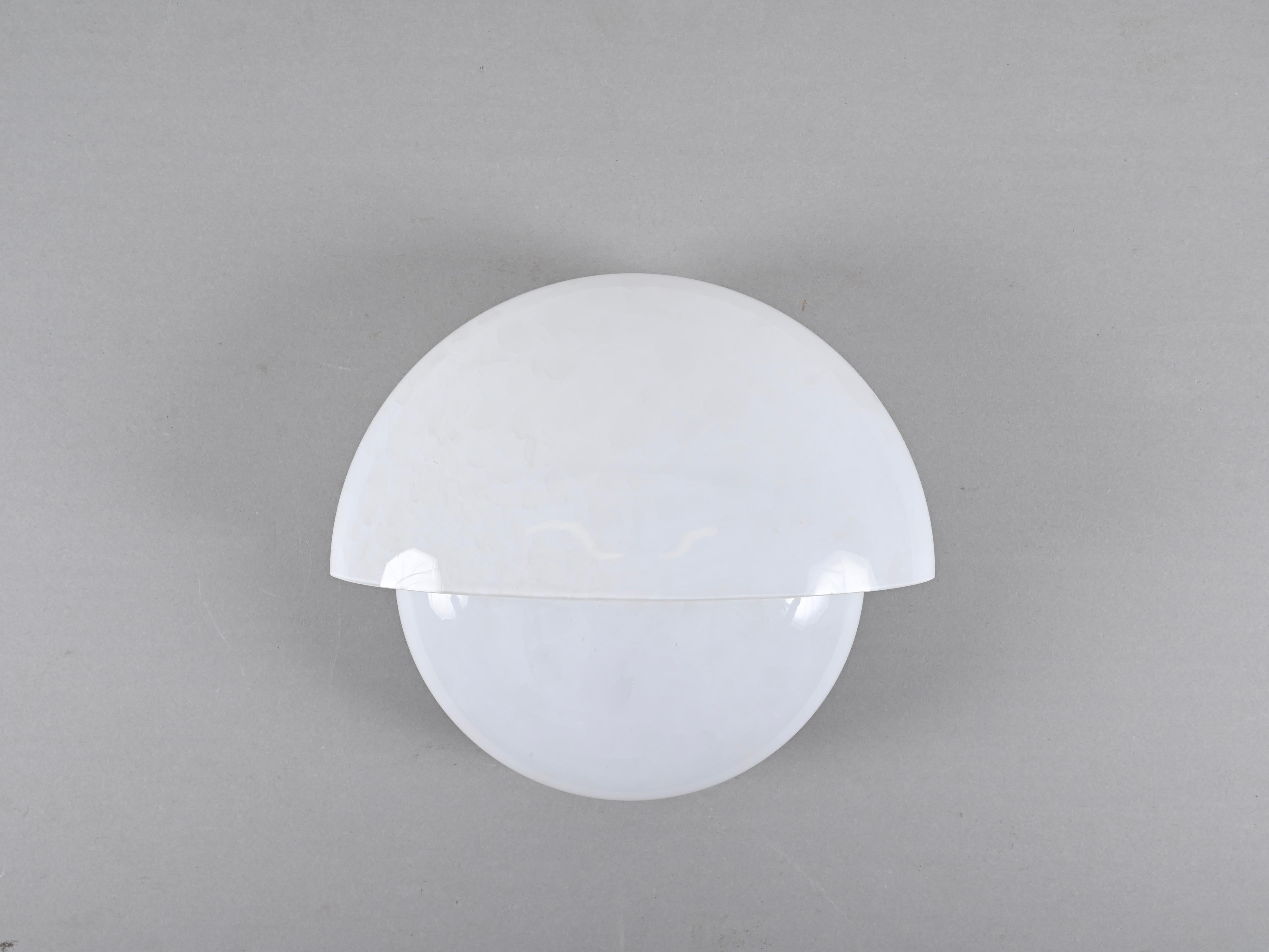 20th Century Italian White Opaline Glass Sconce by Zonca, Italy, 1960s For Sale