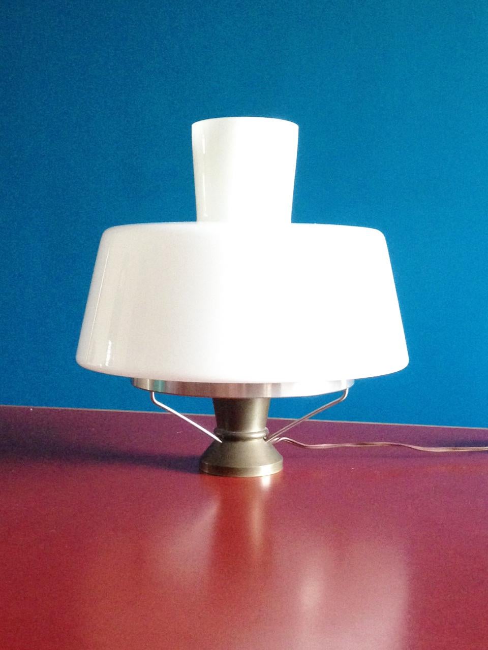 Italian White Opaline Glass Shade, Brass & Aluminum Mid Century Table Lamp For Sale 3