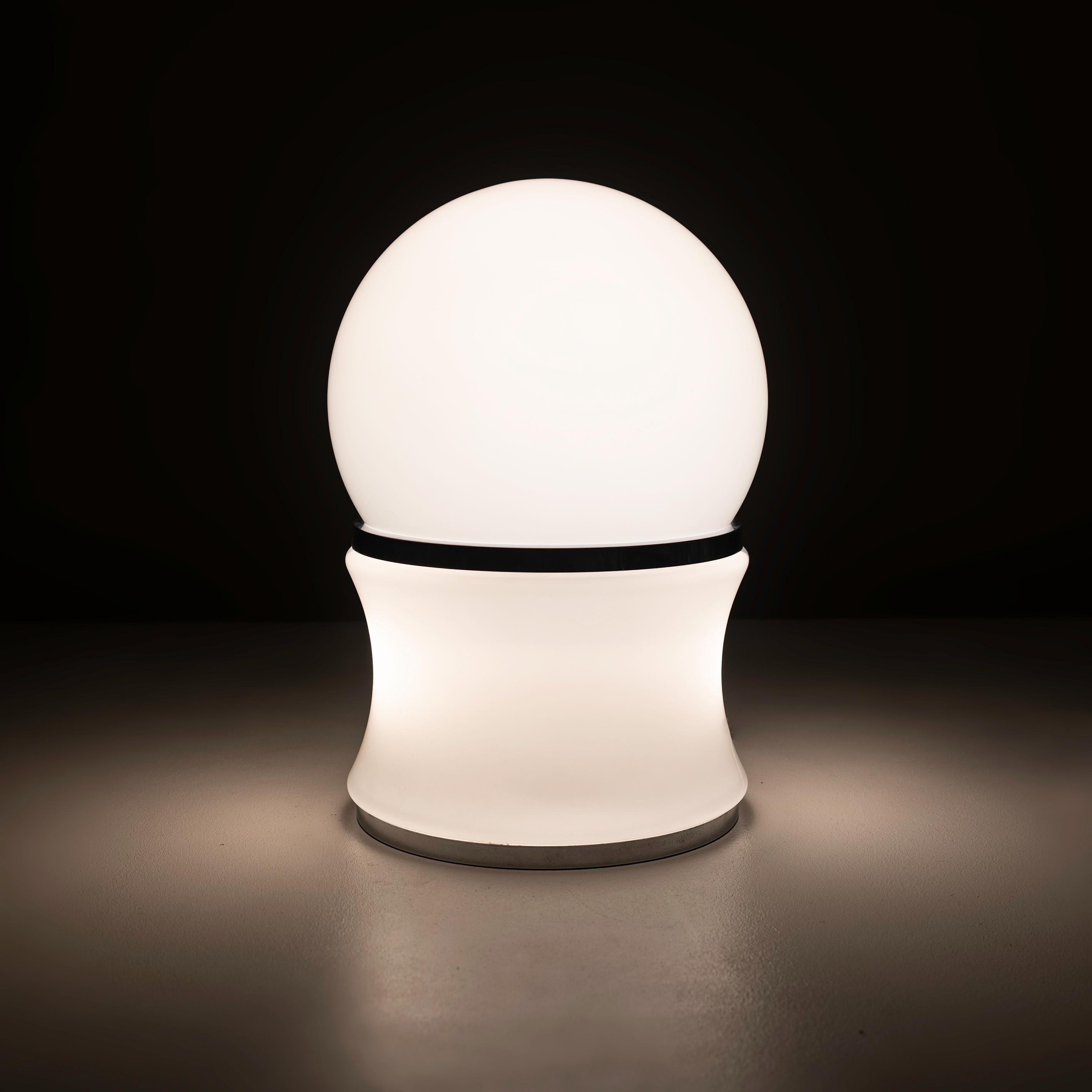 Milieu du XXe siècle Lampe de bureau italienne en verre opalin blanc par Goffredo Reggiani, années 1960 en vente