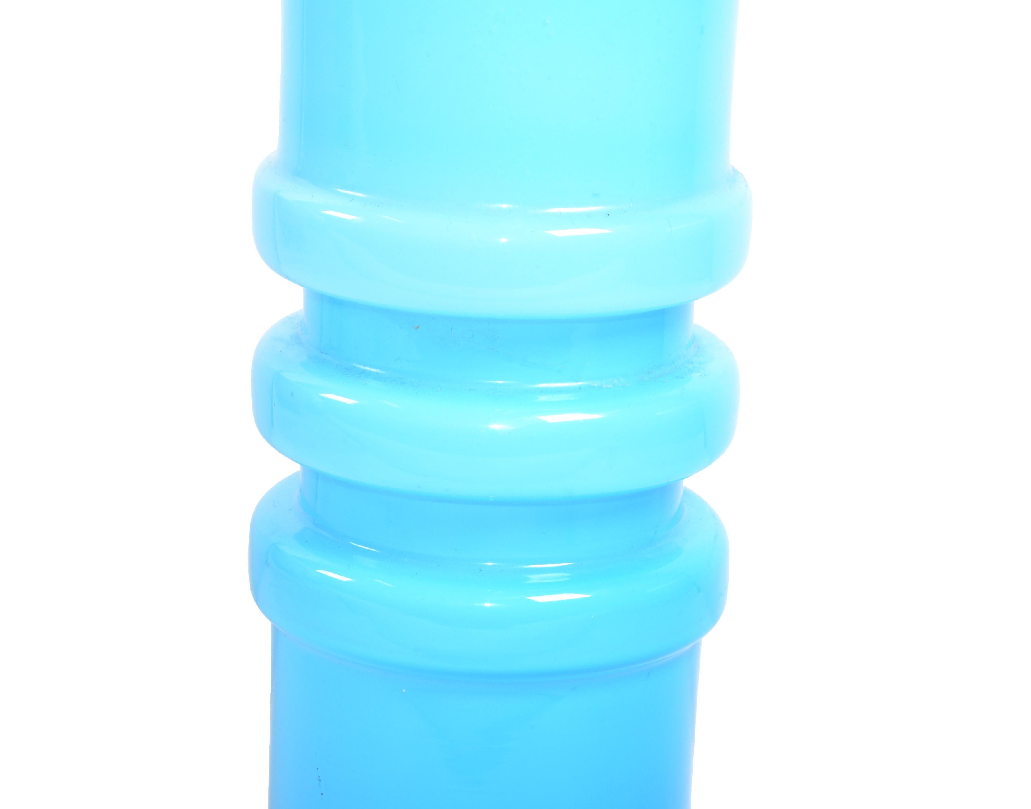 Italiano Vaso di fiori in vetro soffiato di Murano bianco opalino e turchese, metà del secolo scorso in vendita