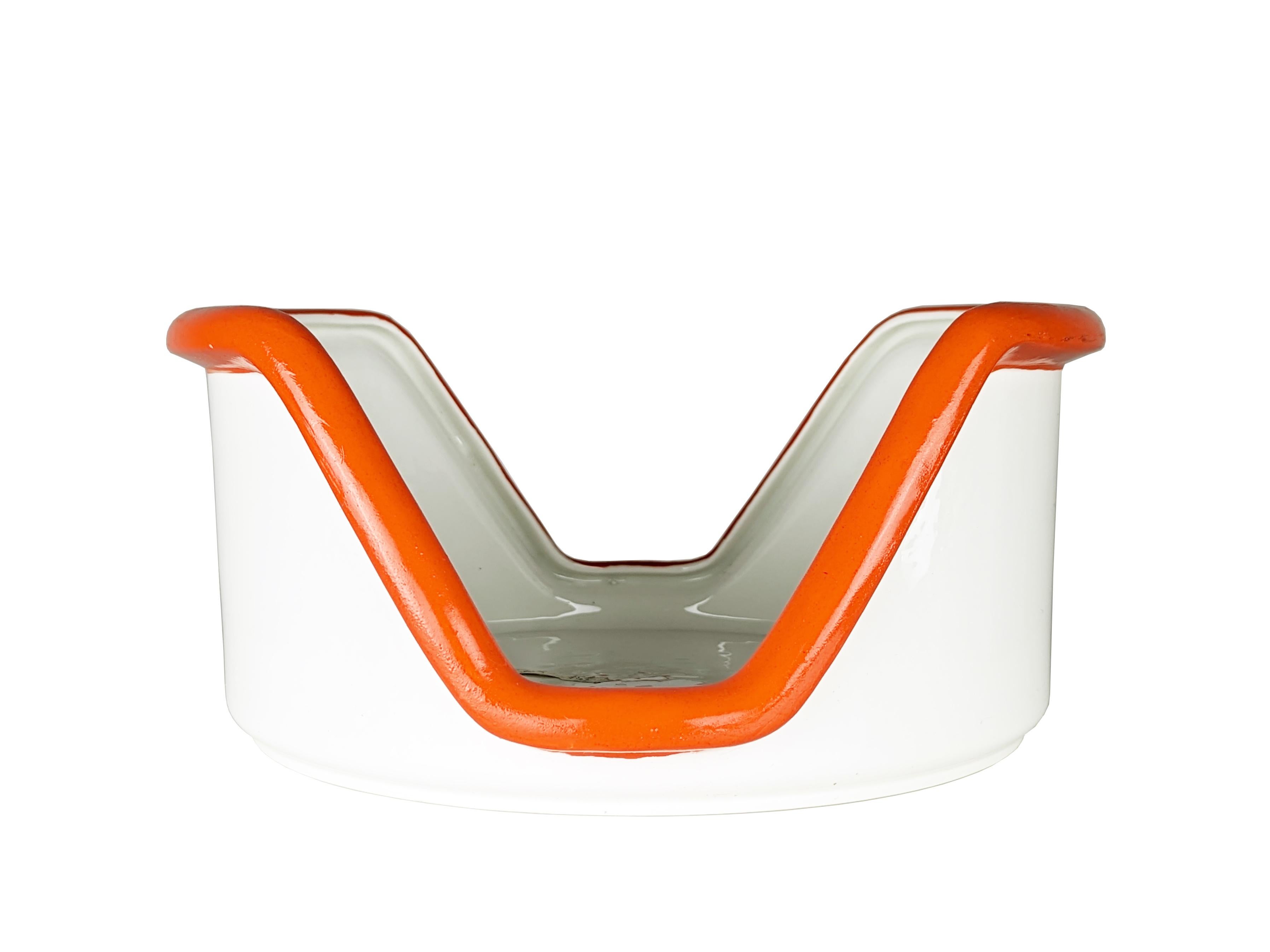 Set di 3 contenitori da tavola in ceramica italiana bianca e arancione degli anni '70 in vendita 2
