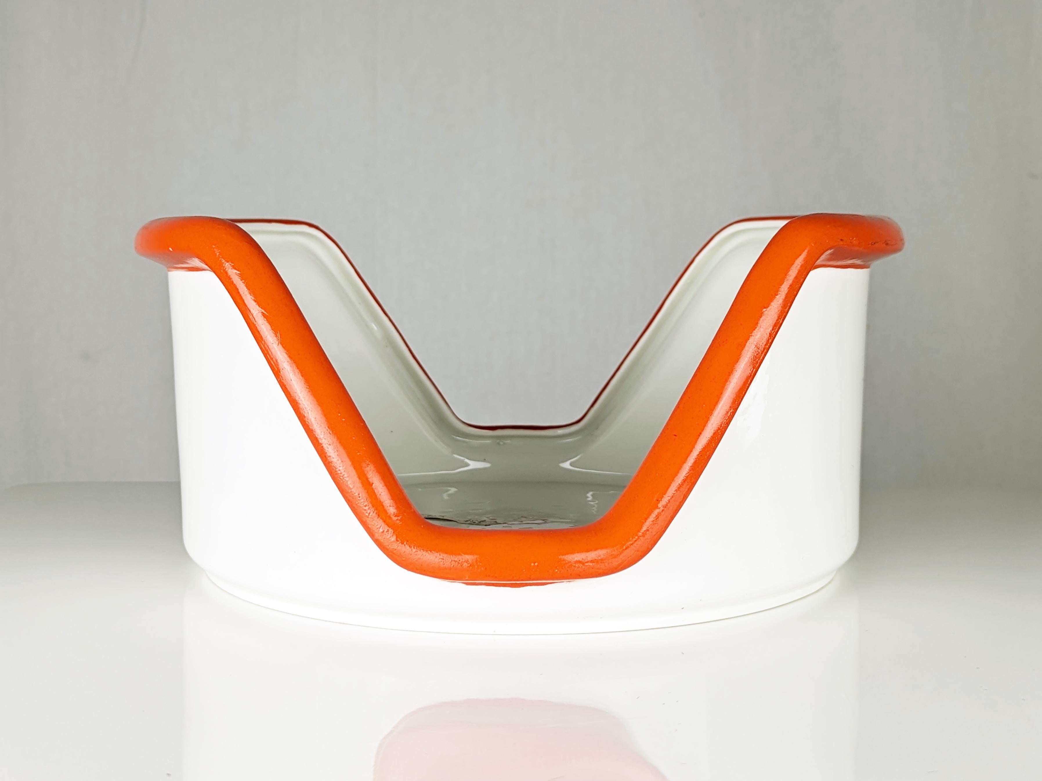 Set di 3 contenitori da tavola in ceramica italiana bianca e arancione degli anni '70 in vendita 5