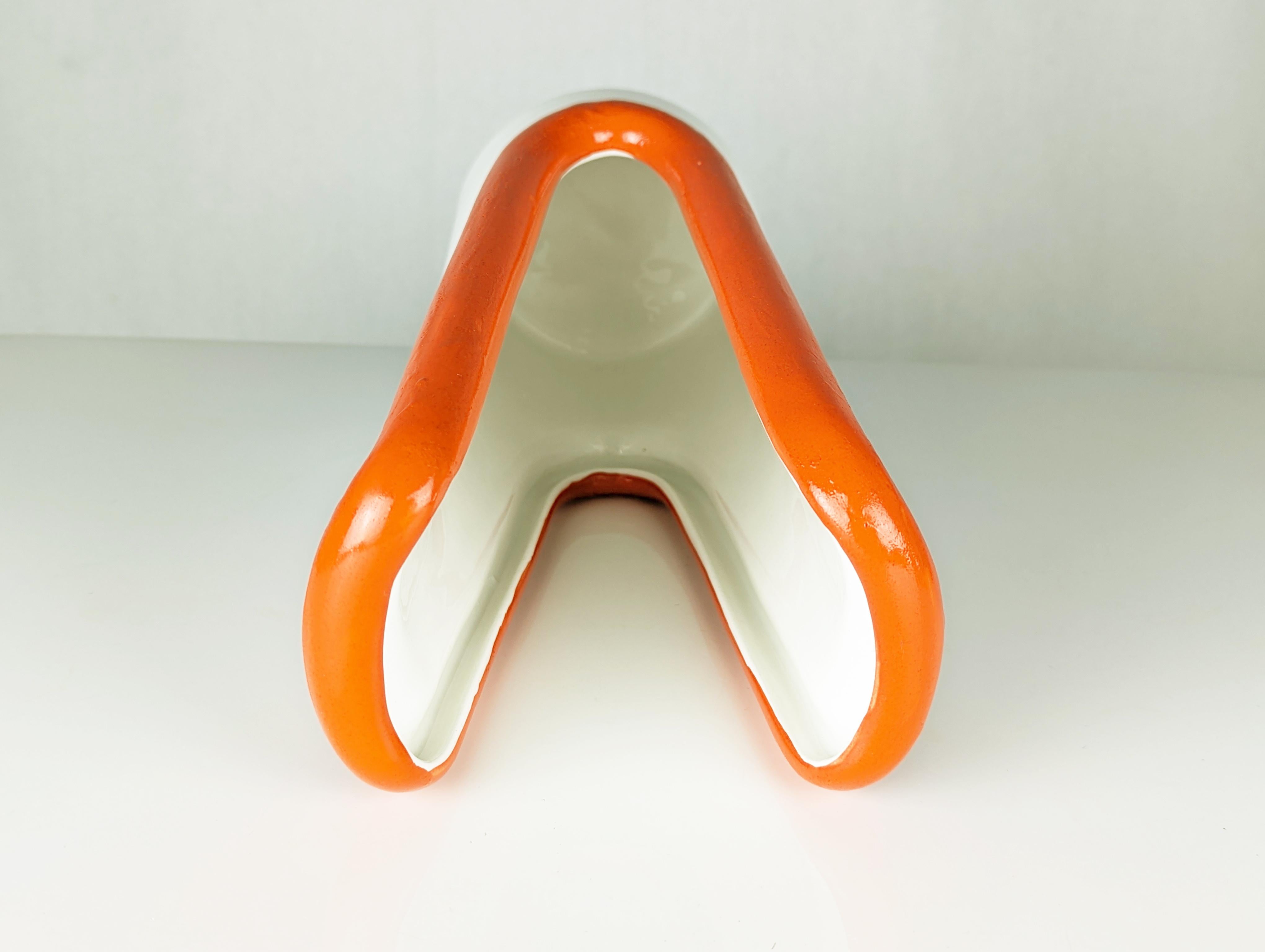 Italiano Set di 3 contenitori da tavola in ceramica italiana bianca e arancione degli anni '70 in vendita