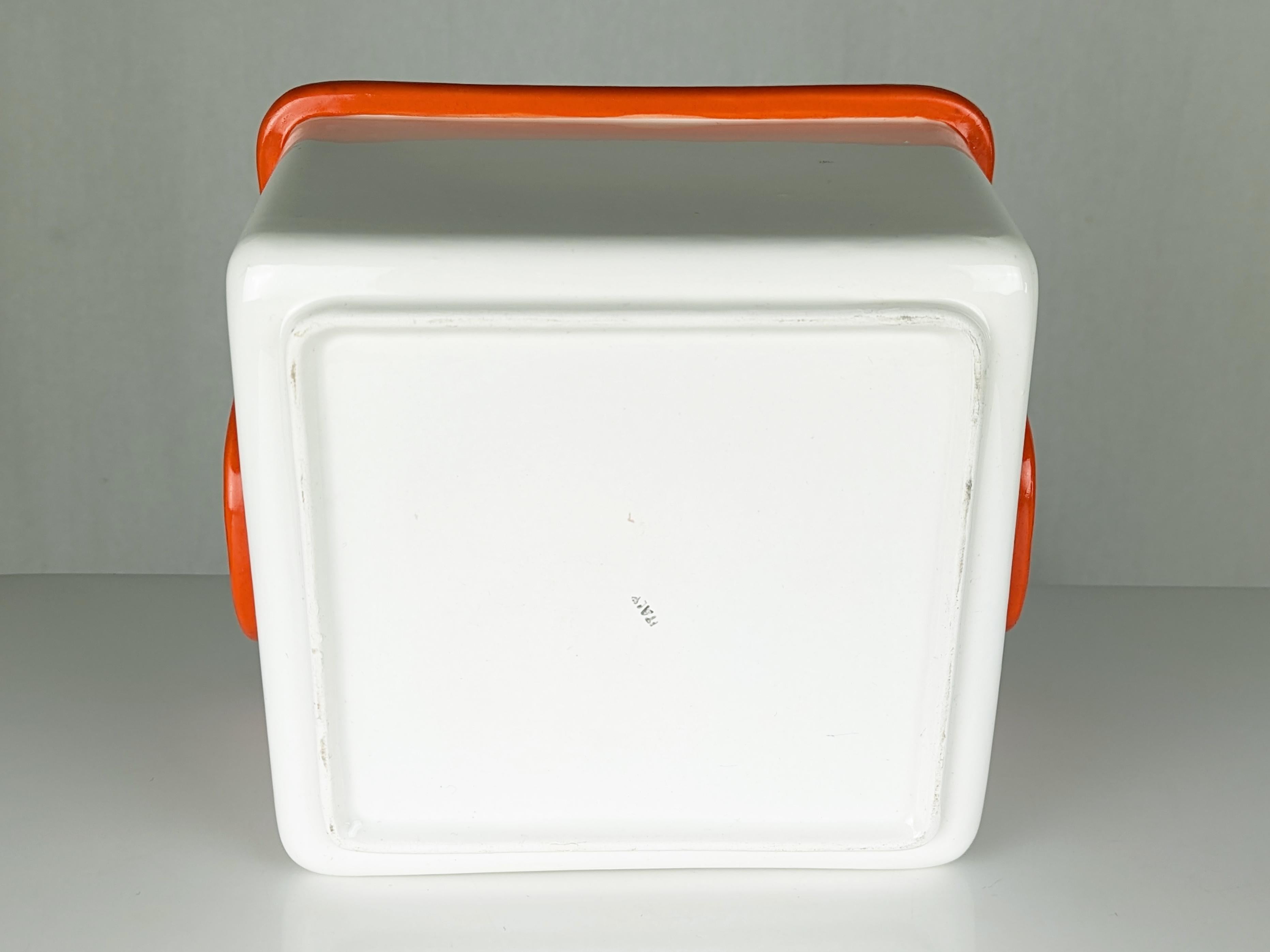 Fine XX secolo Set di 3 contenitori da tavola in ceramica italiana bianca e arancione degli anni '70 in vendita