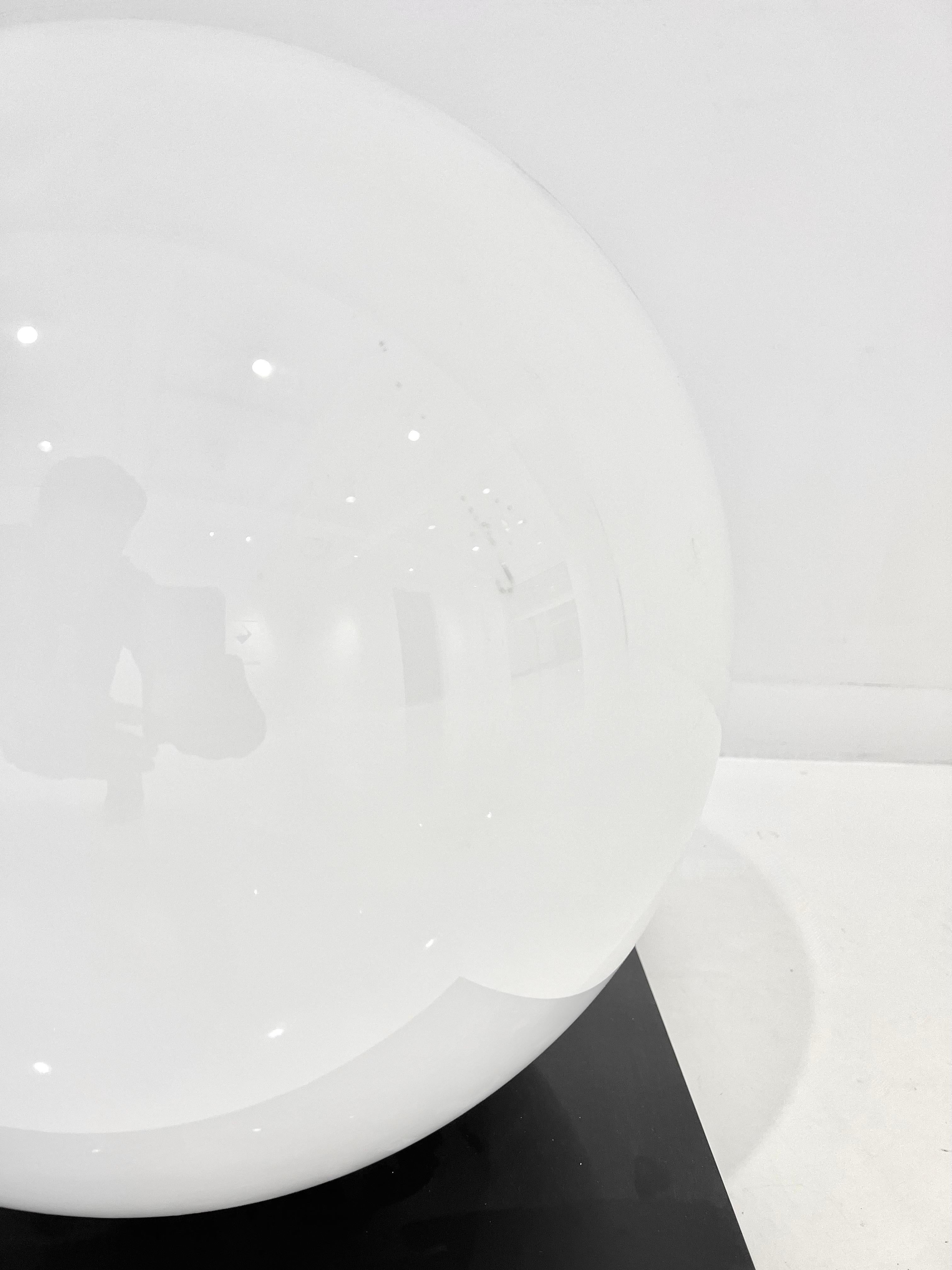 Lampada da terra italiana Whiting a forma di globo in vendita 2