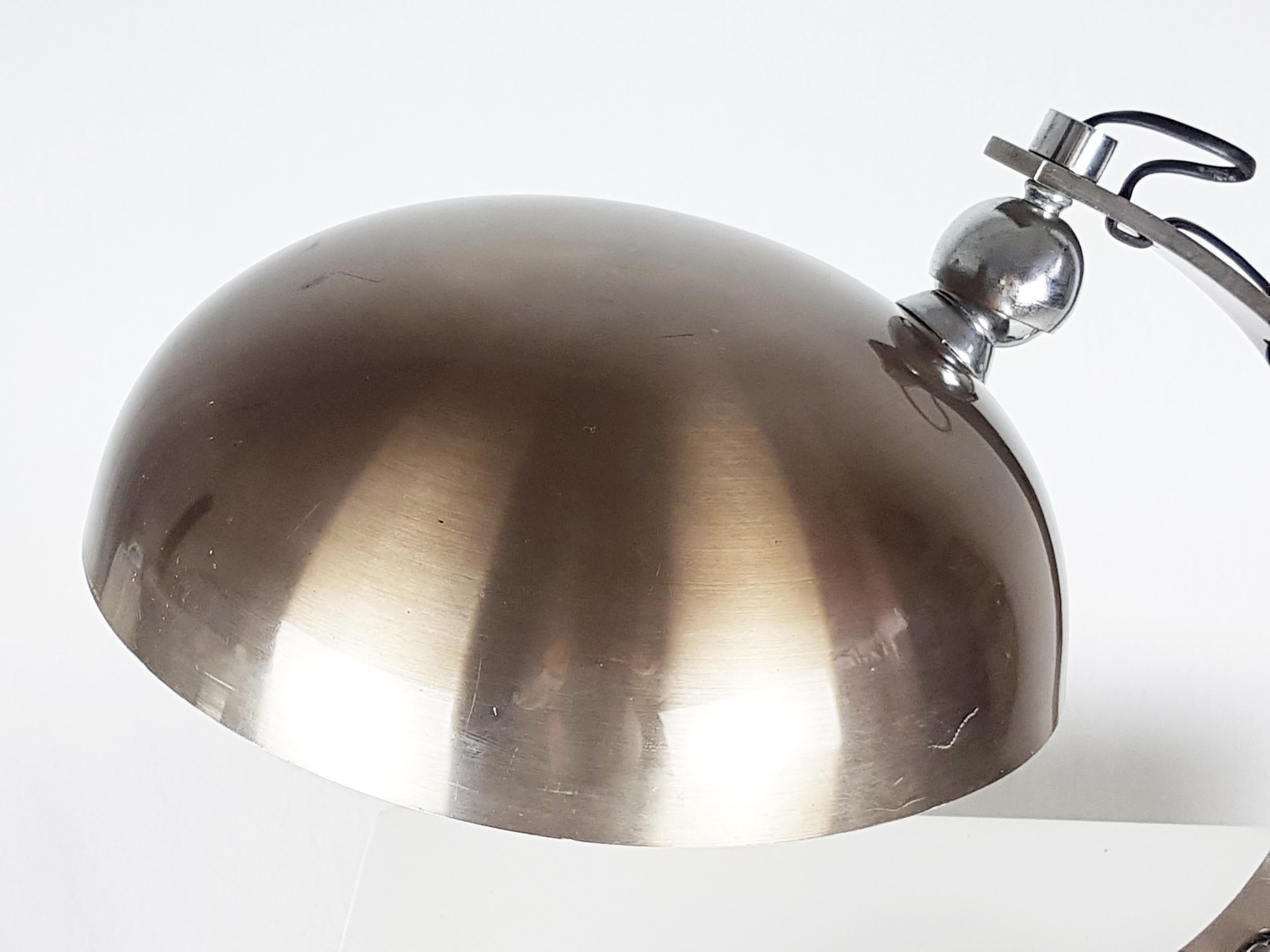 Space Age Italian White Painted and Anodized Aluminum 1960s Table Lamp with Bronze Finish For Sale