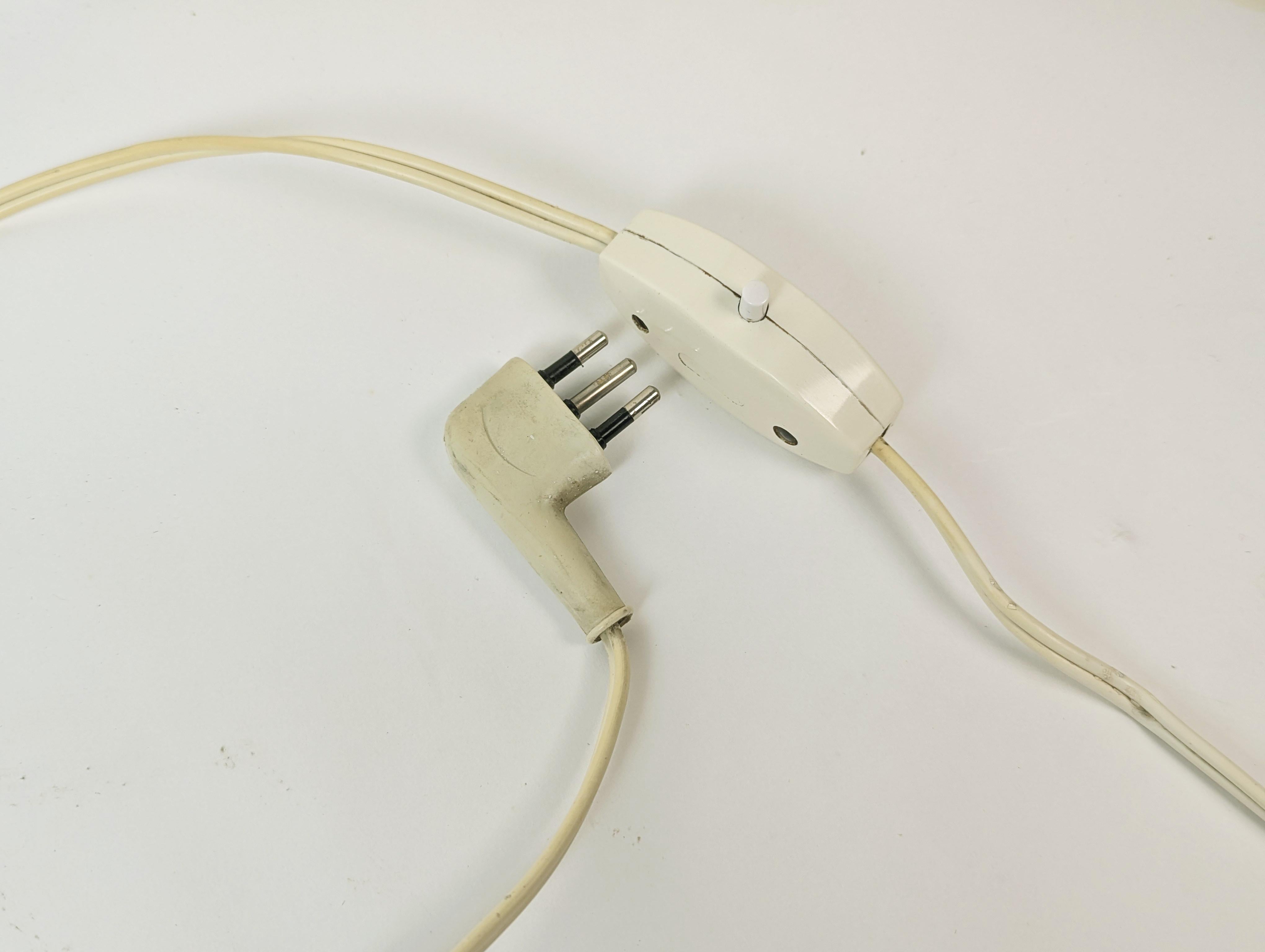 Applique italienne à bras extensible des années 1970, peinte en blanc et en métal chromé. en vente 3