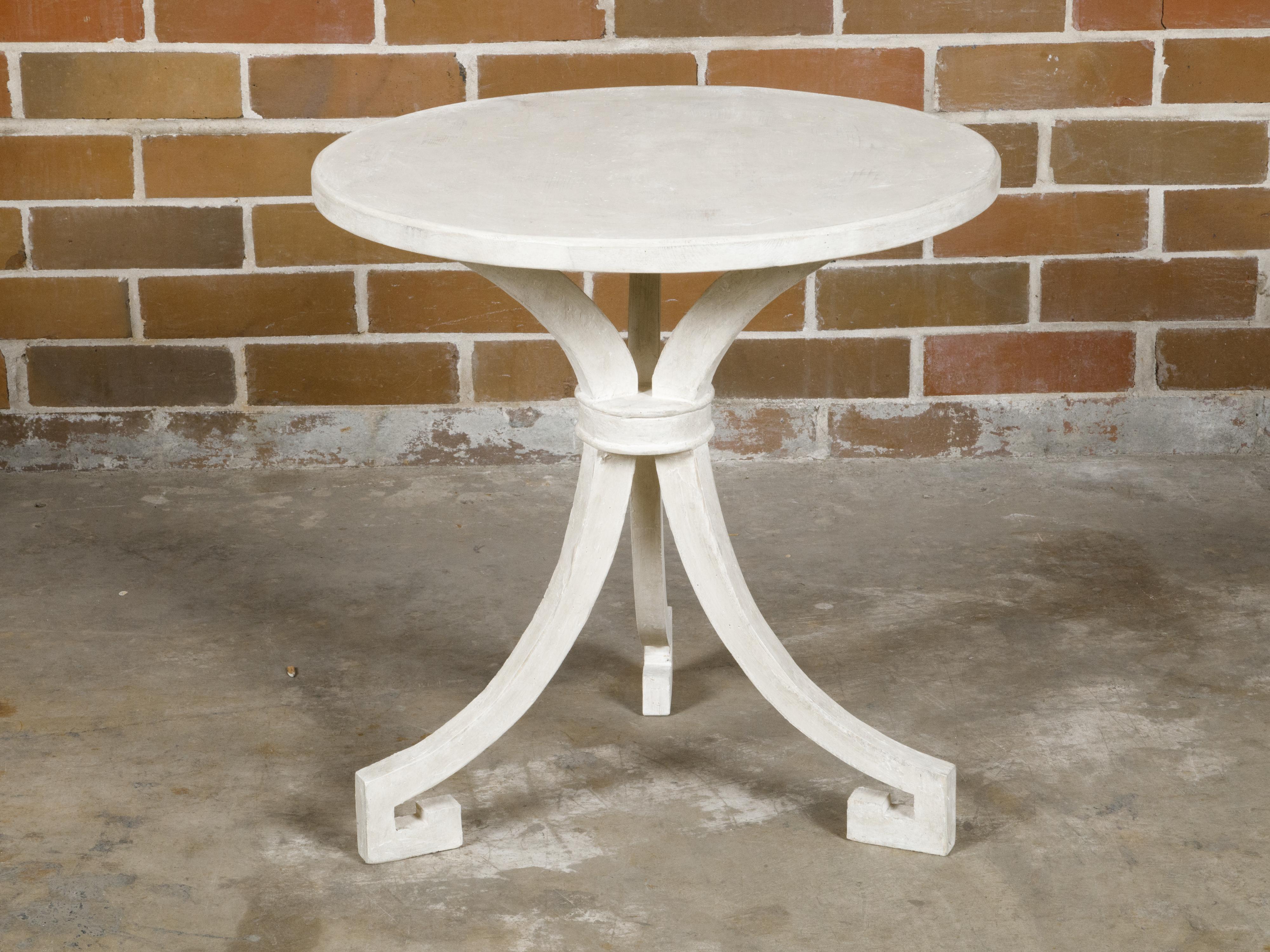 Italian White Painted Round Top Side Table with Tripod Scrolling Legs, Vintage For Sale 3