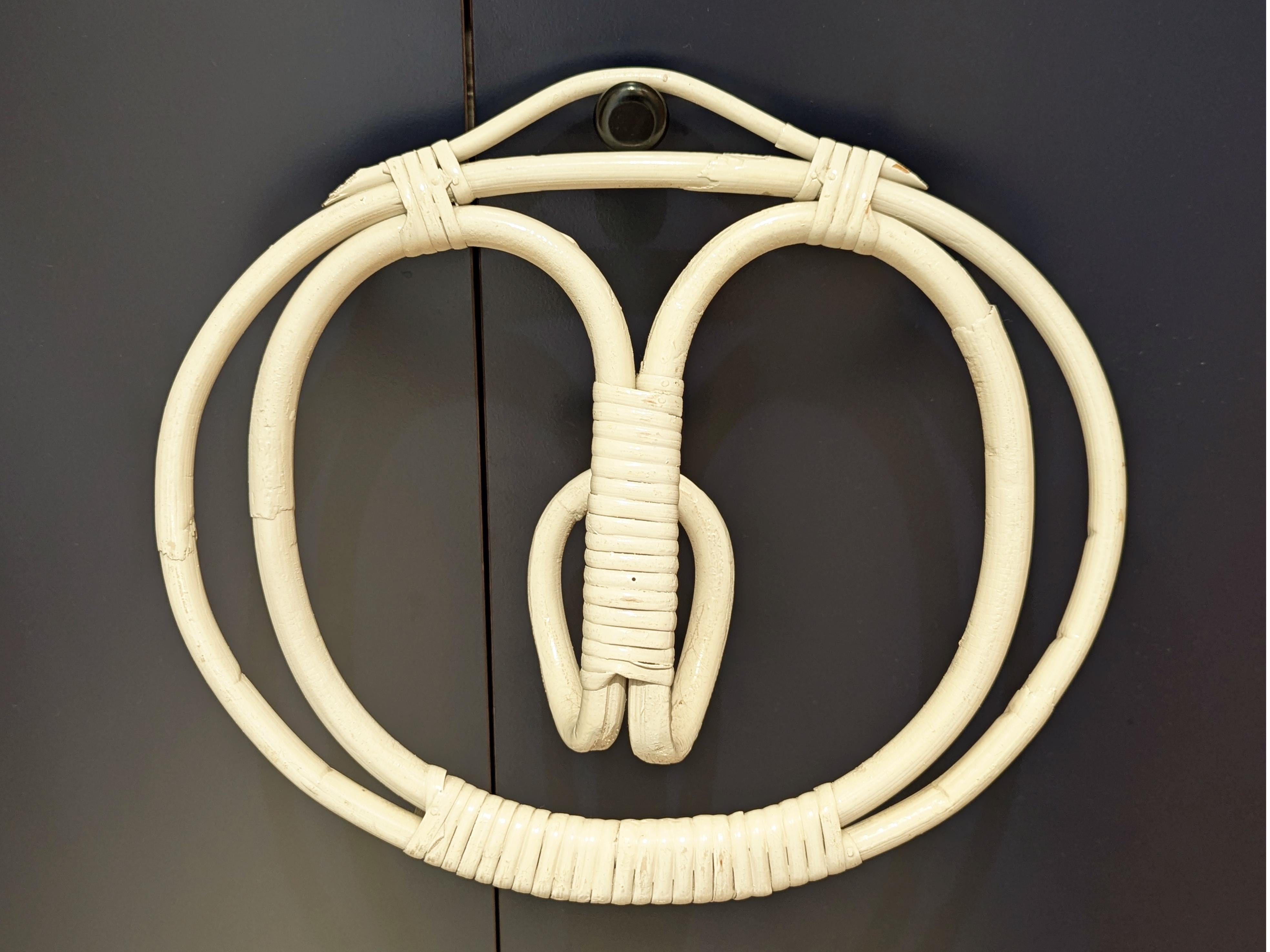 Italienischer Garderobenständer aus weiß lackiertem Binsenholz von Franca Helg für Vittorio Bonacina, 1961 (Handgefertigt) im Angebot