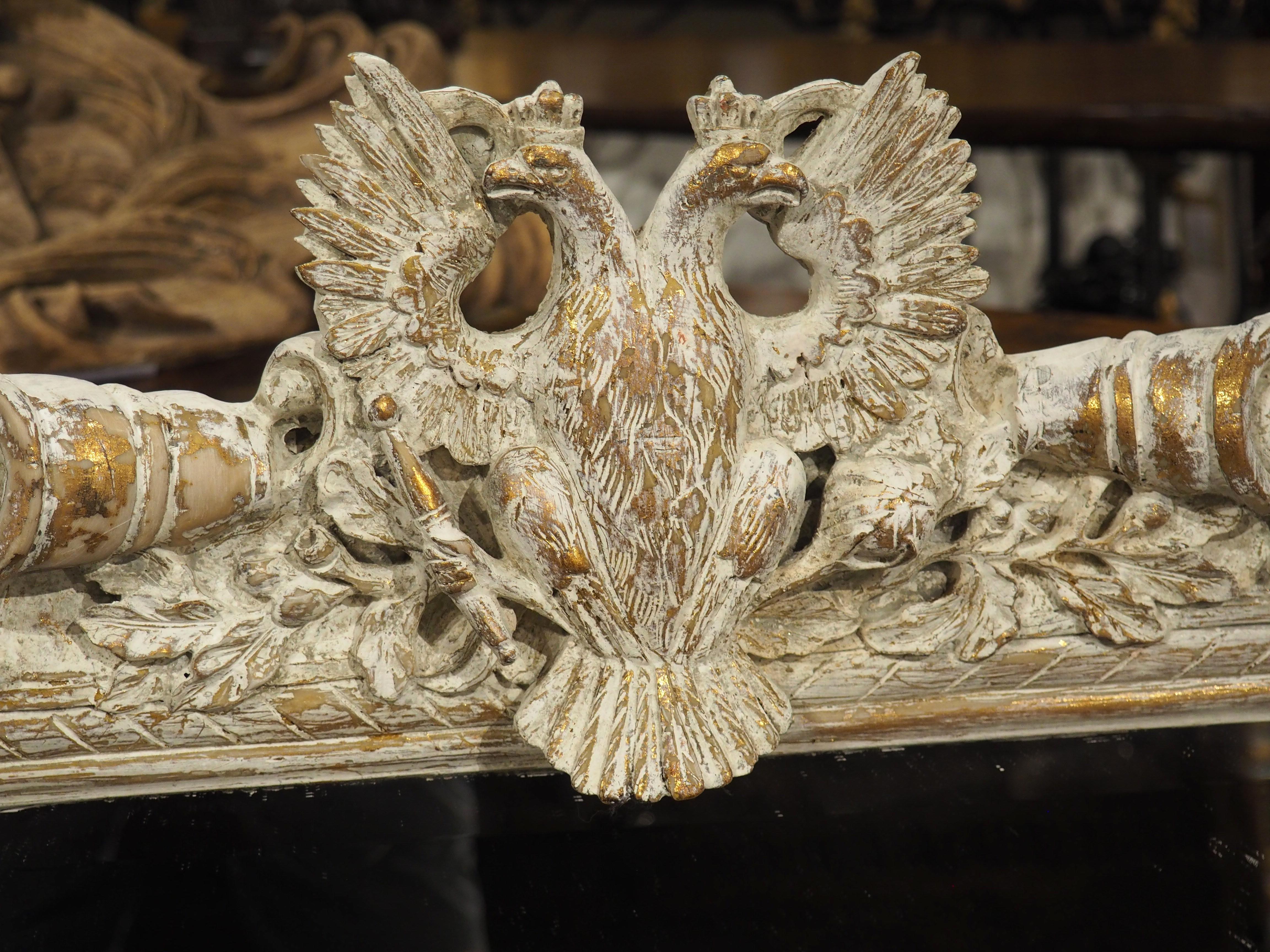 Miroir italien à composition de feuilles blanches avec cartouche d'aigle double, 20e siècle en vente 5