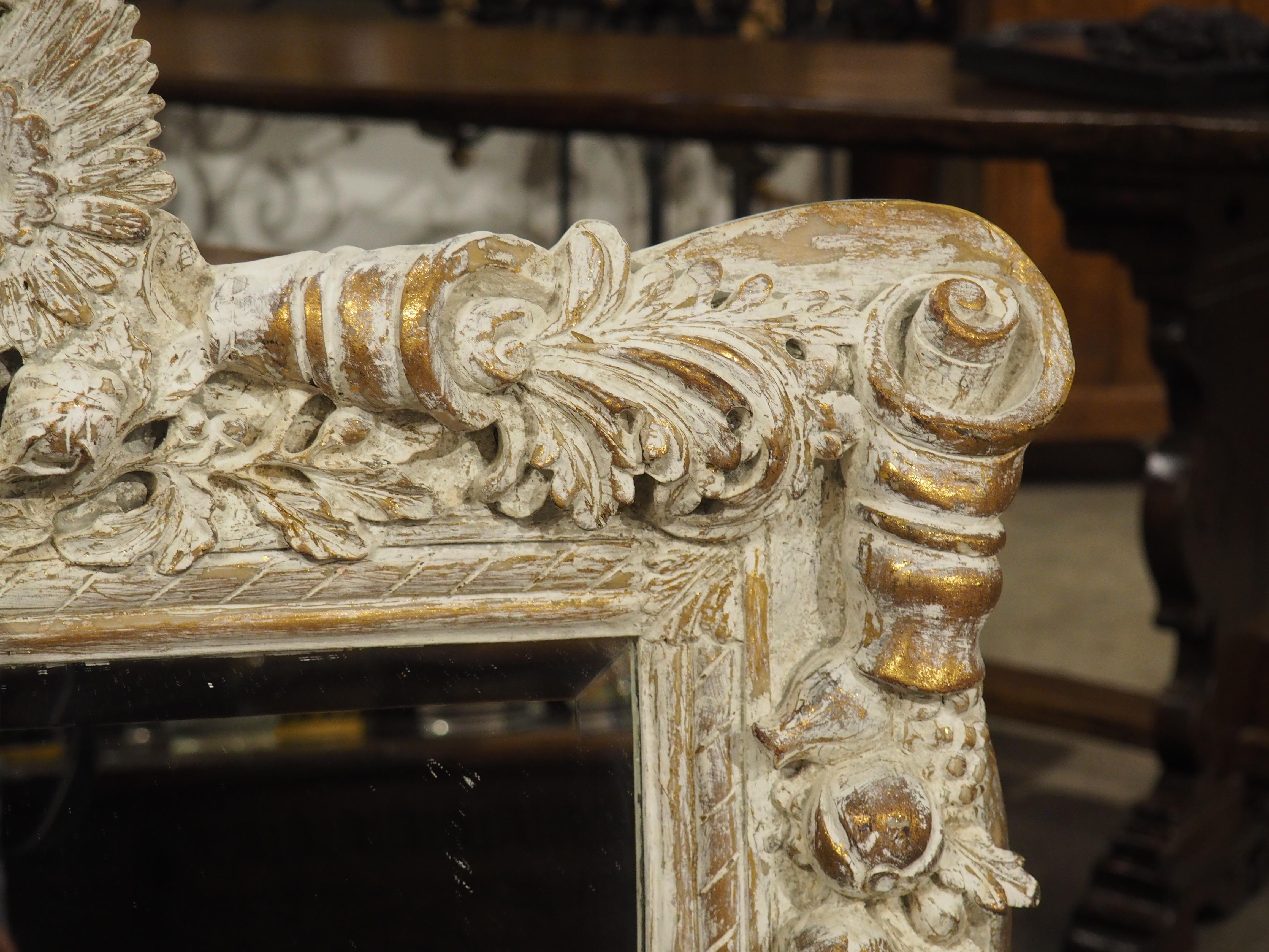 Miroir italien à composition de feuilles blanches avec cartouche d'aigle double, 20e siècle en vente 6