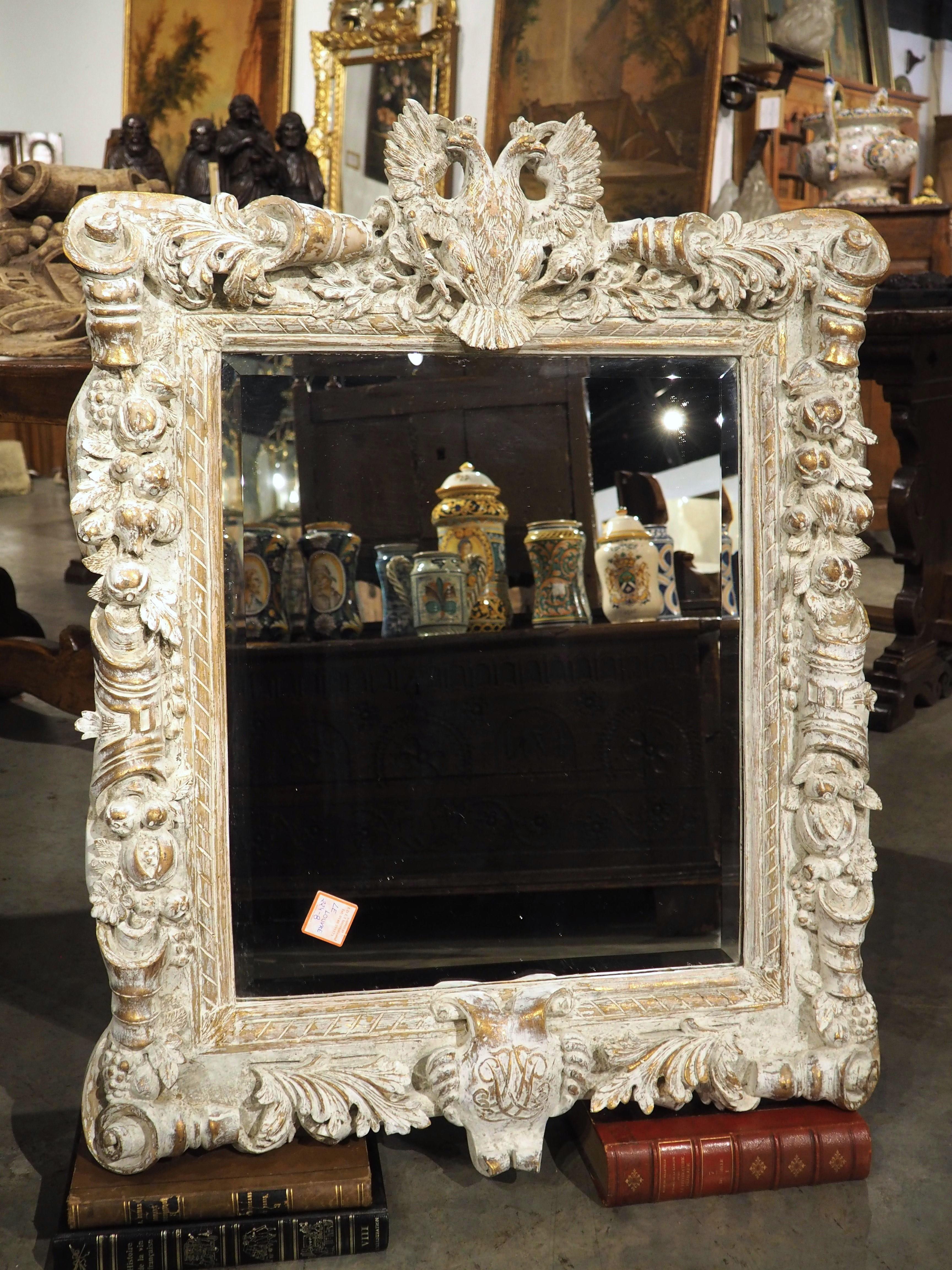 Miroir italien à composition de feuilles blanches avec cartouche d'aigle double, 20e siècle en vente 10