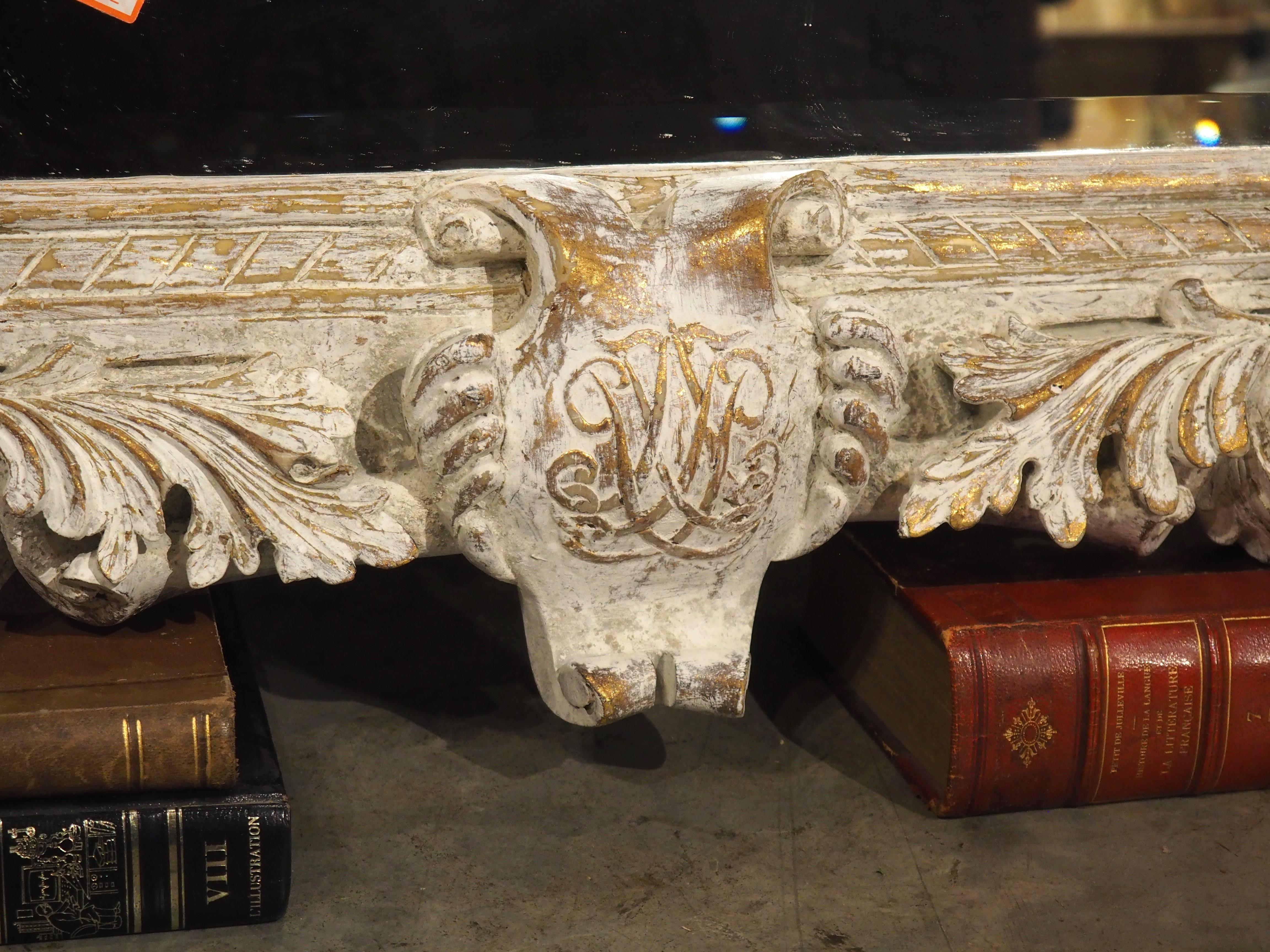 Miroir italien à composition de feuilles blanches avec cartouche d'aigle double, 20e siècle en vente 3