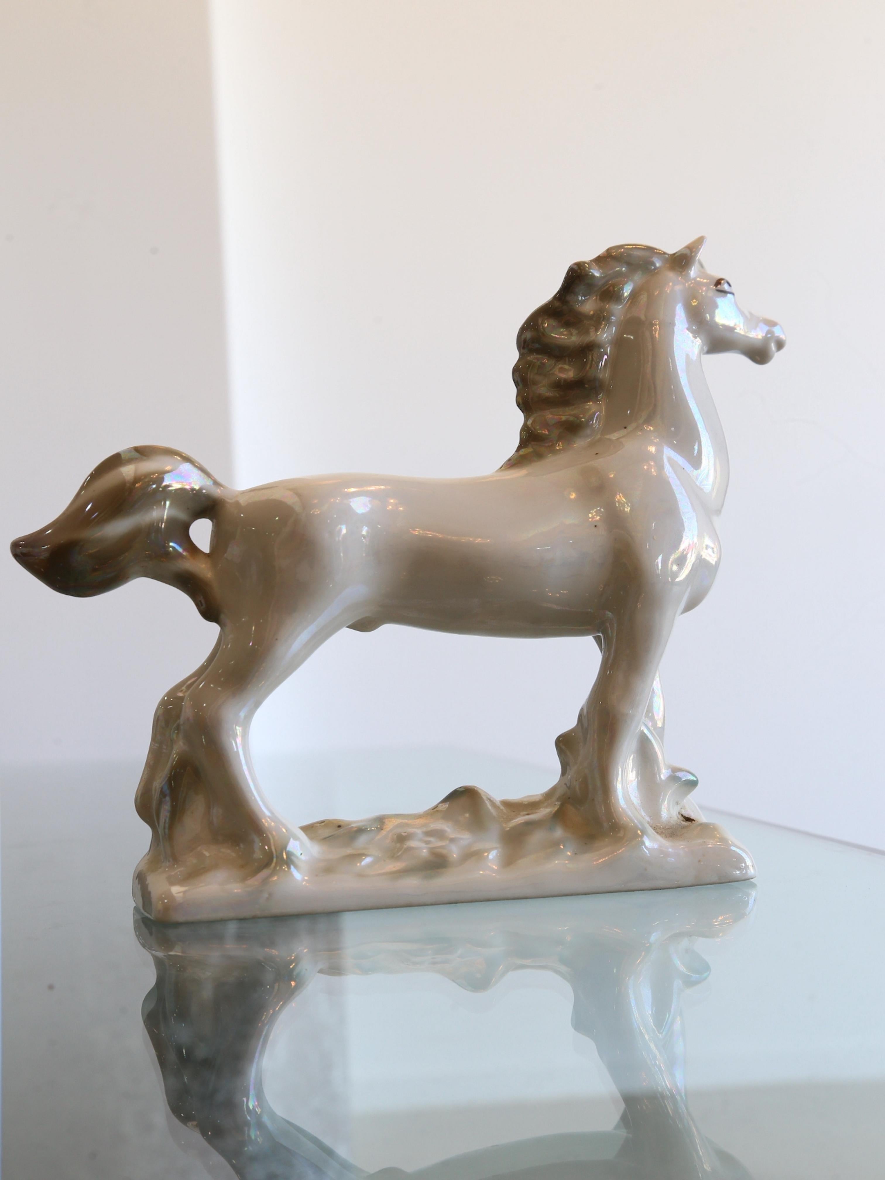 Italienisches weißes Perlmutt-Keramikpferd 1970er Jahre  im Angebot 6