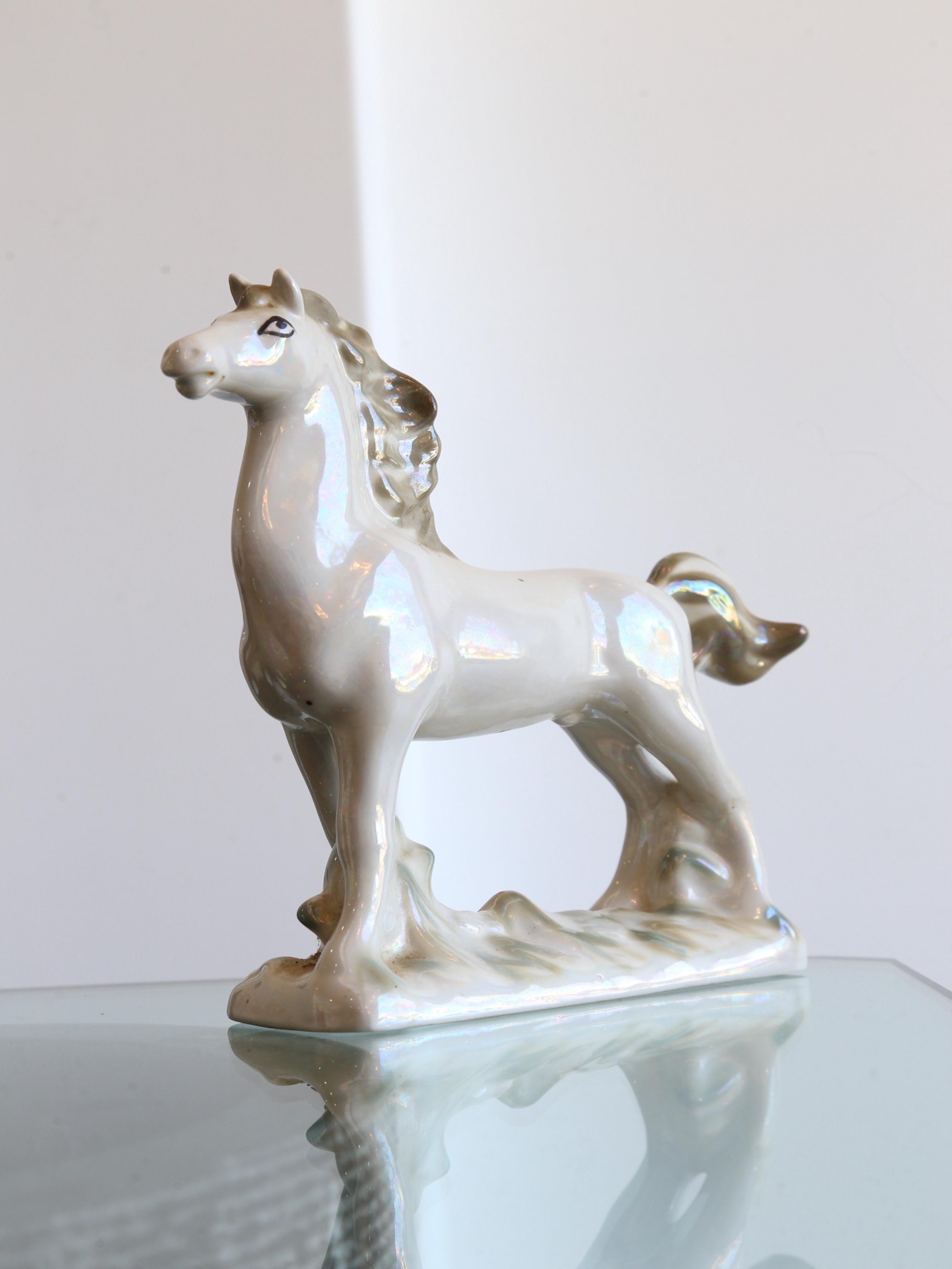 Italienisches weißes Perlmutt-Keramikpferd 1970er Jahre  im Angebot 7