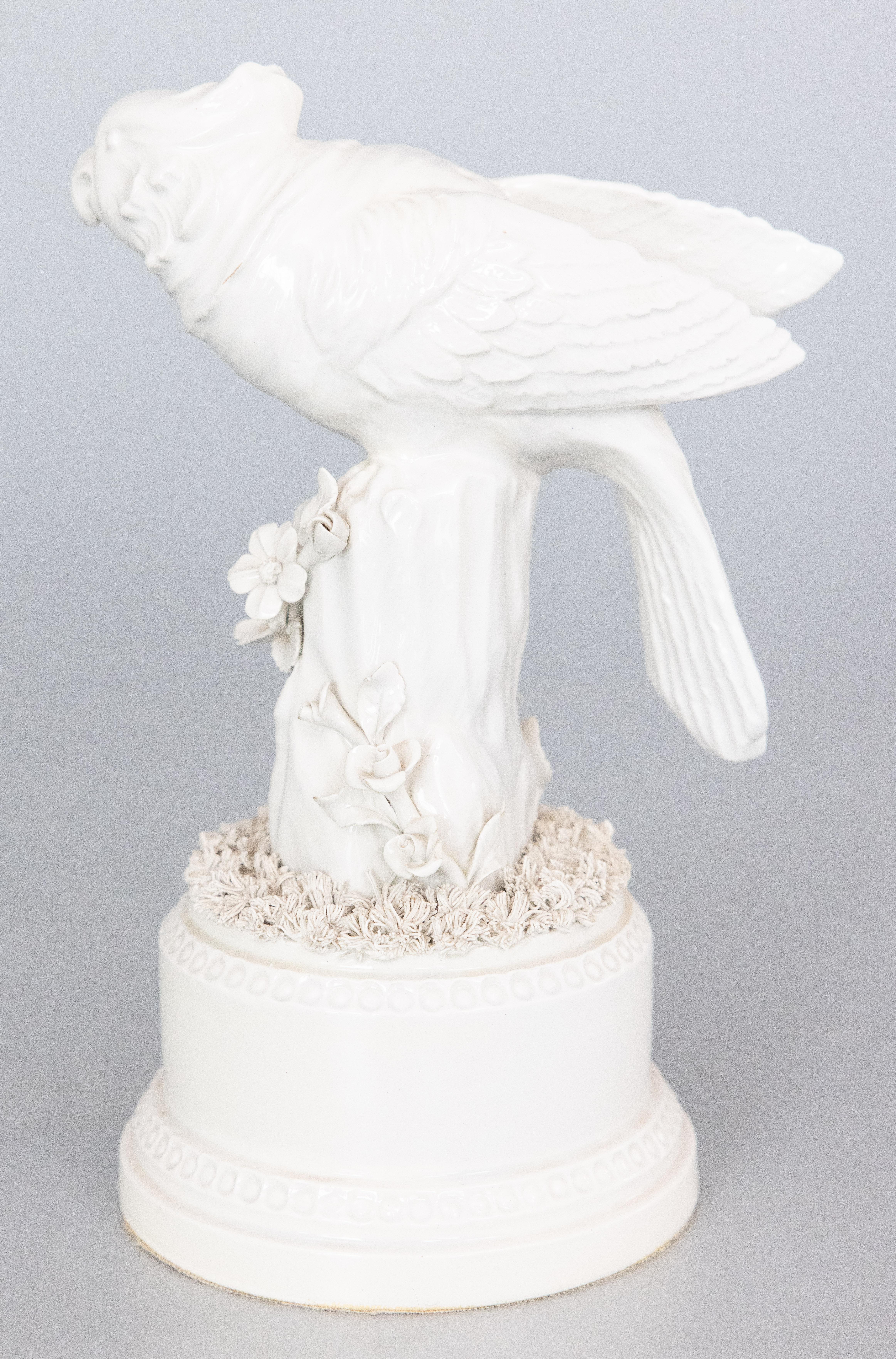 Italian White Porcelain Blanc De Chine Parrot Cockatiel Bird Sculpture Figurine In Good Condition For Sale In Pearland, TX