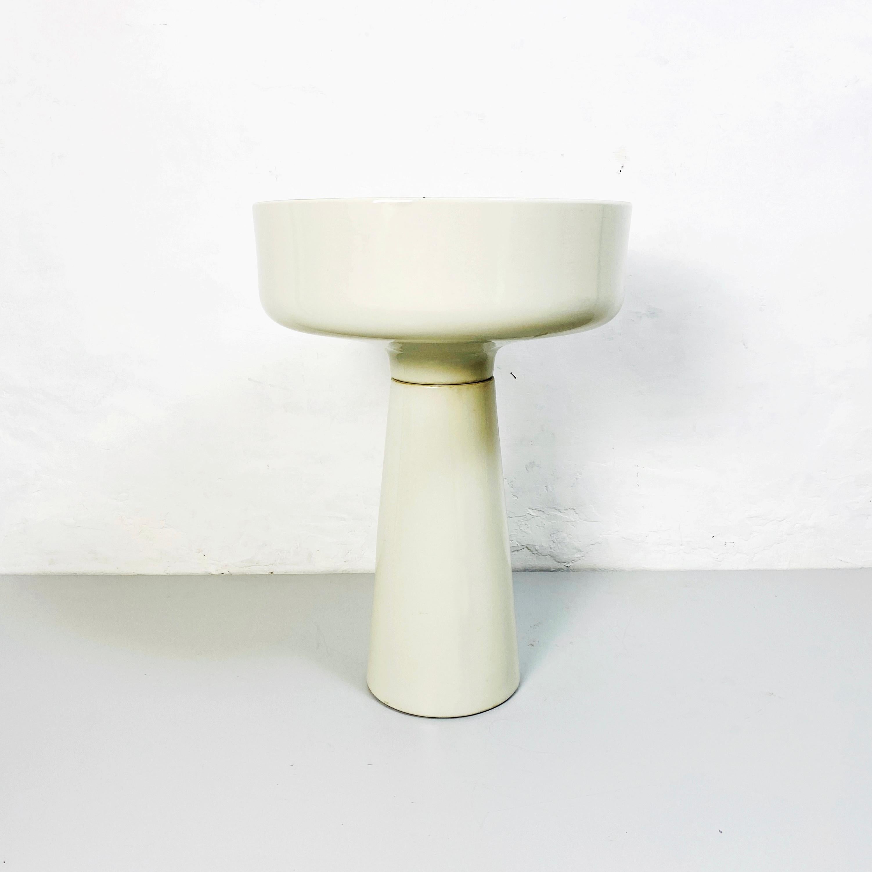 Porcelain floor planter by Angelo Mangiarotti for Brambilla, 1965s
Large floor planter in white porcelain stoneware, composed of two separable pieces, a circular vase and a conical base. Brand imprinted by the manufacturer Brambilla.

1965s