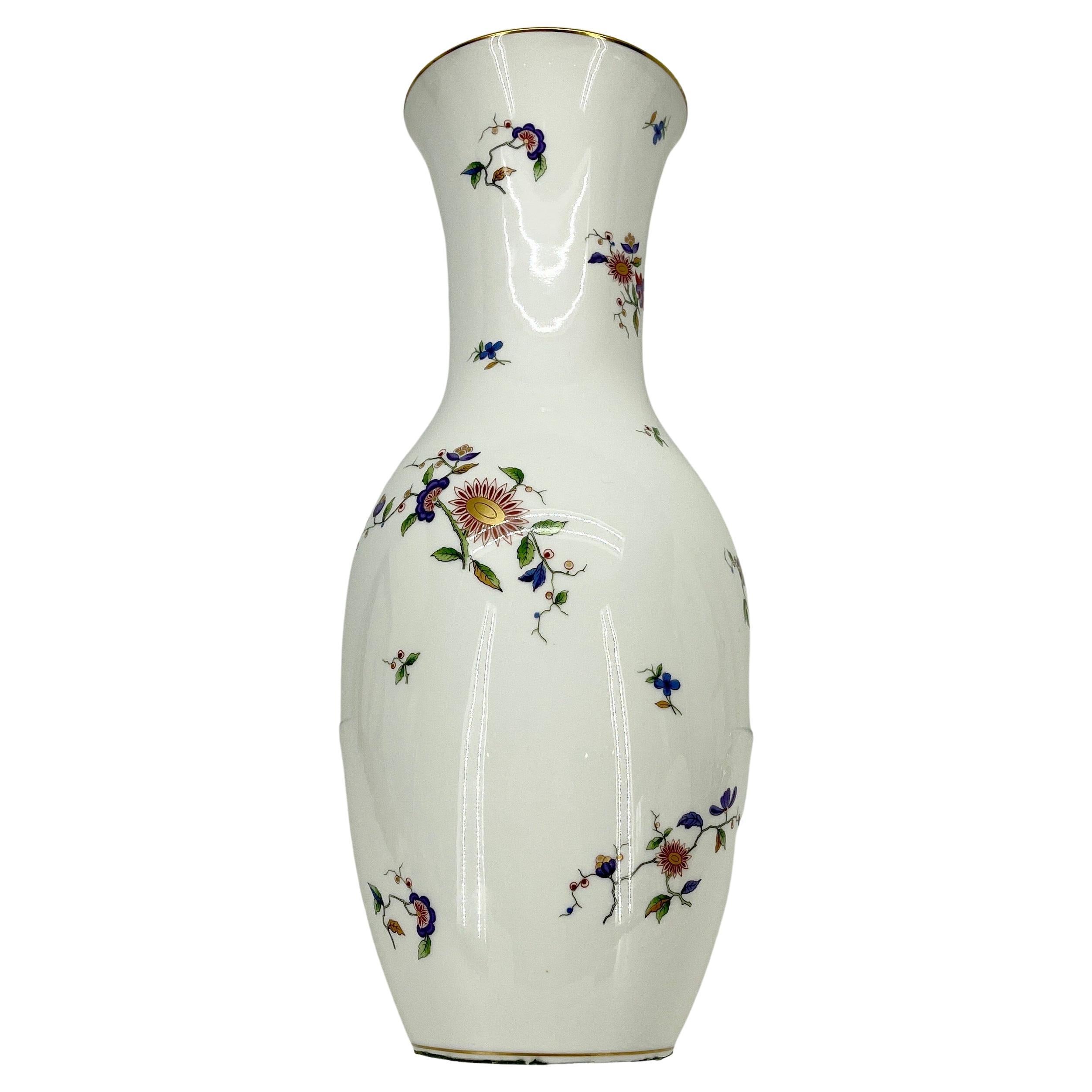 Italian White Porcelain Vase by Richard Ginori, Mid-Century, Flower Decorated 5