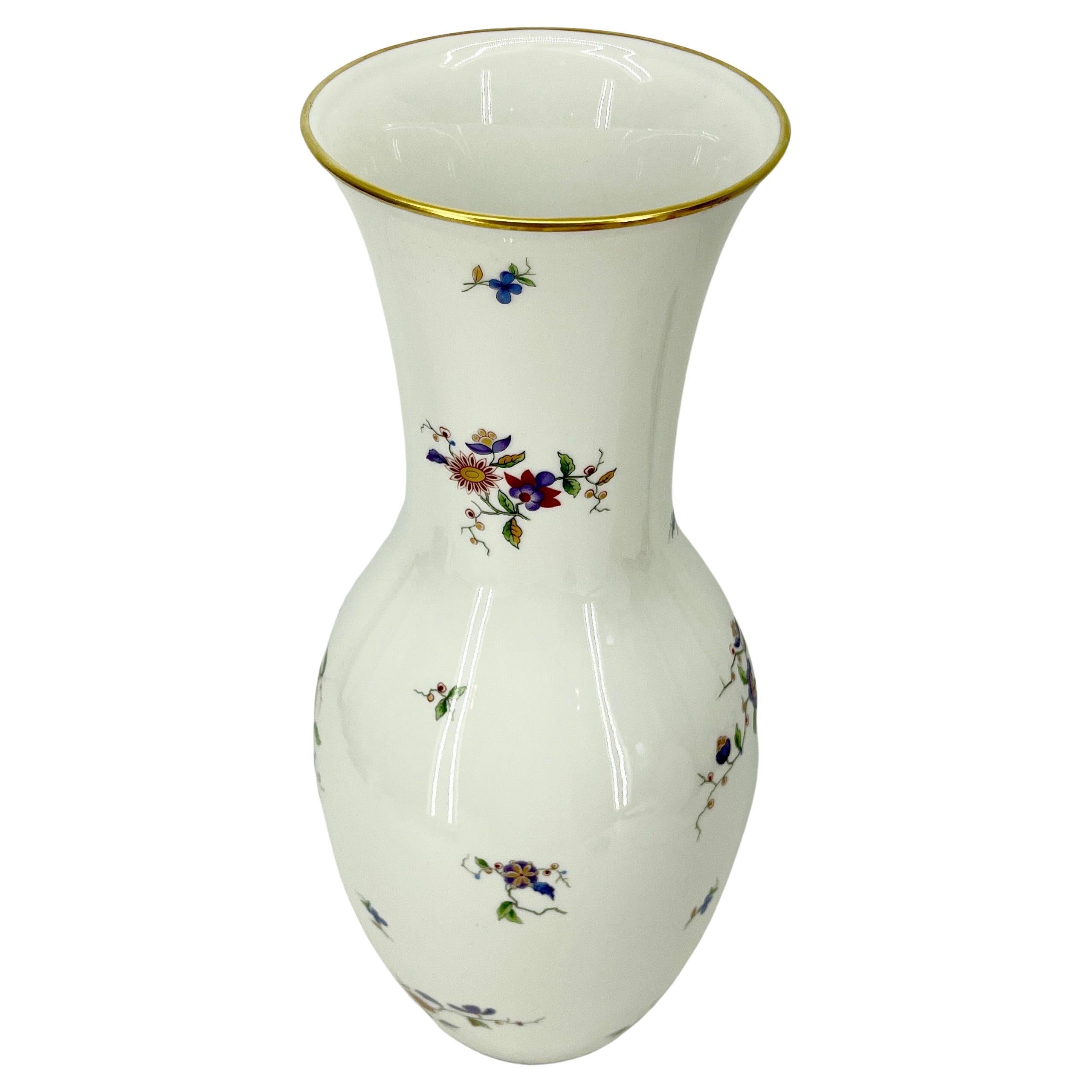 Italian White Porcelain Vase by Richard Ginori, Mid-Century, Flower Decorated 10