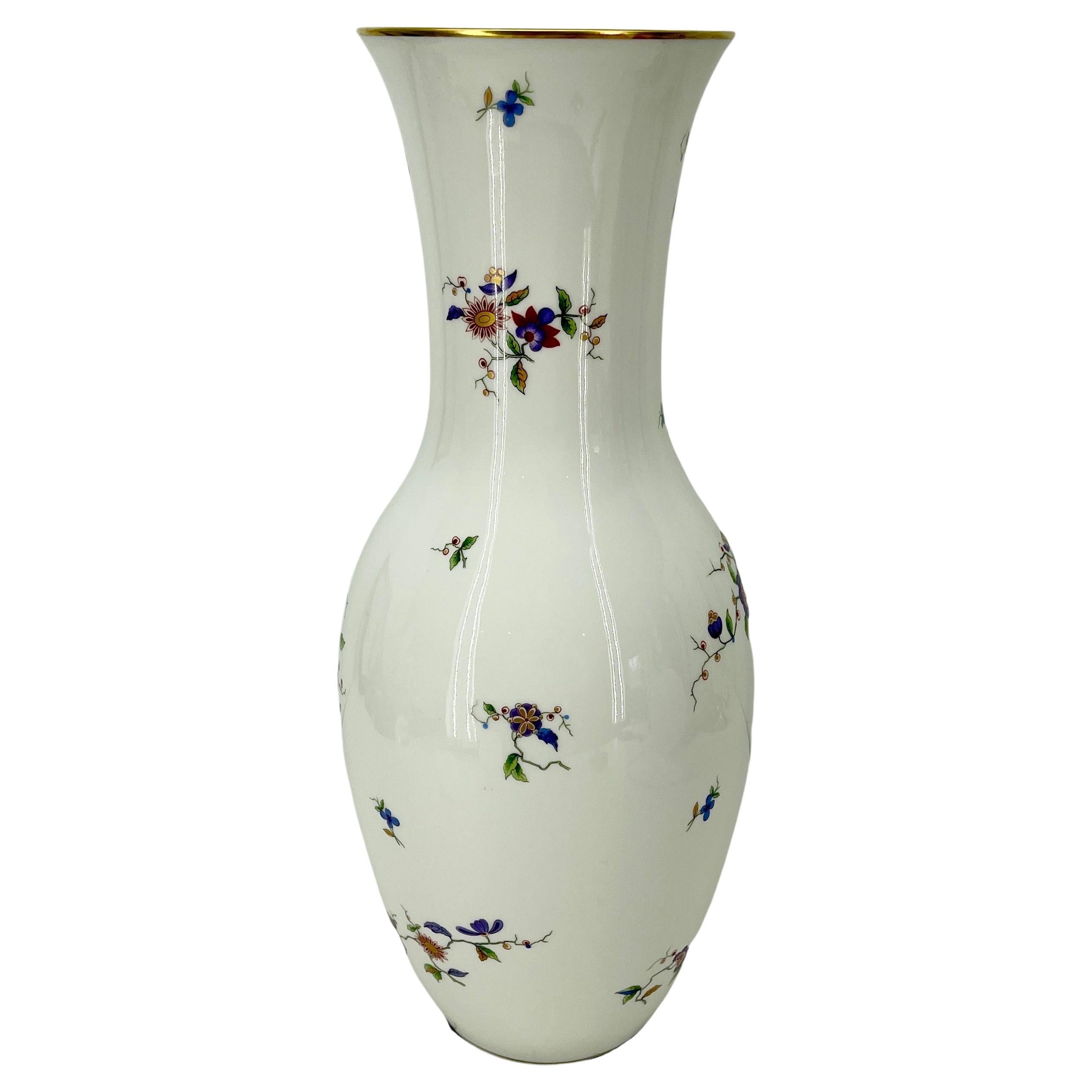 Italian White Porcelain Vase by Richard Ginori, Mid-Century, Flower Decorated 12