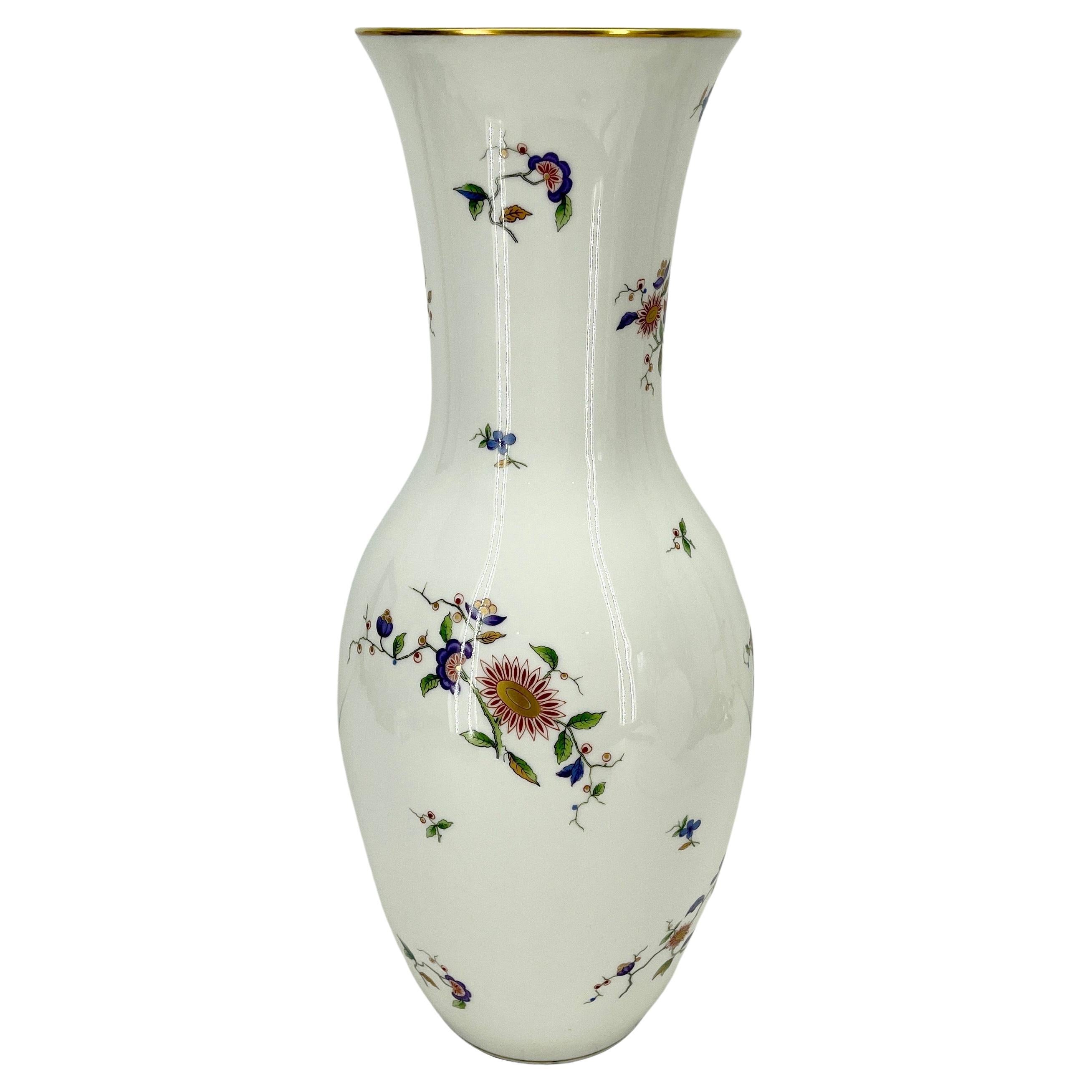 Italian White Porcelain Vase by Richard Ginori, Mid-Century, Flower Decorated 13