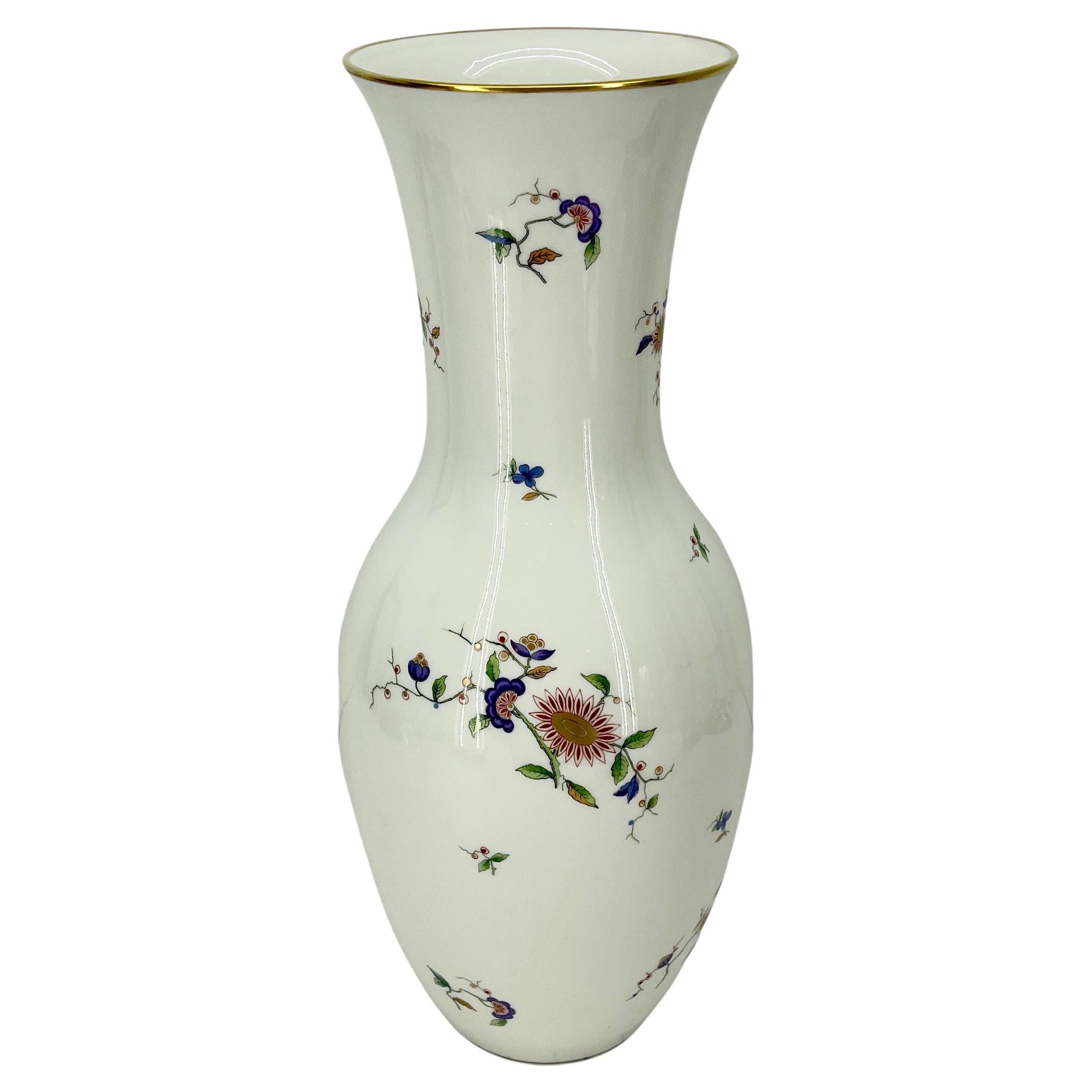 Italian White Porcelain Vase by Richard Ginori, Mid-Century, Flower Decorated 2