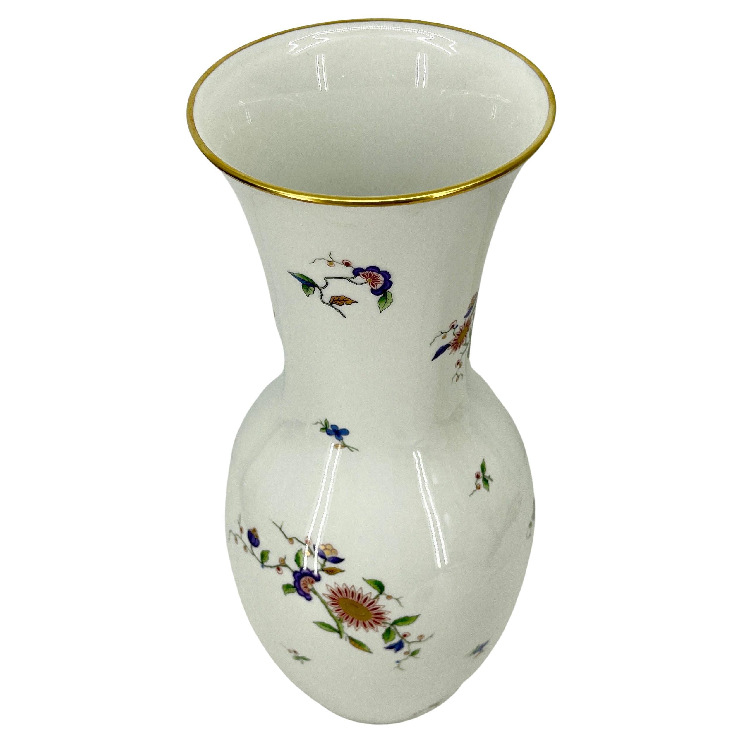 Italian White Porcelain Vase by Richard Ginori, Mid-Century, Flower Decorated 3