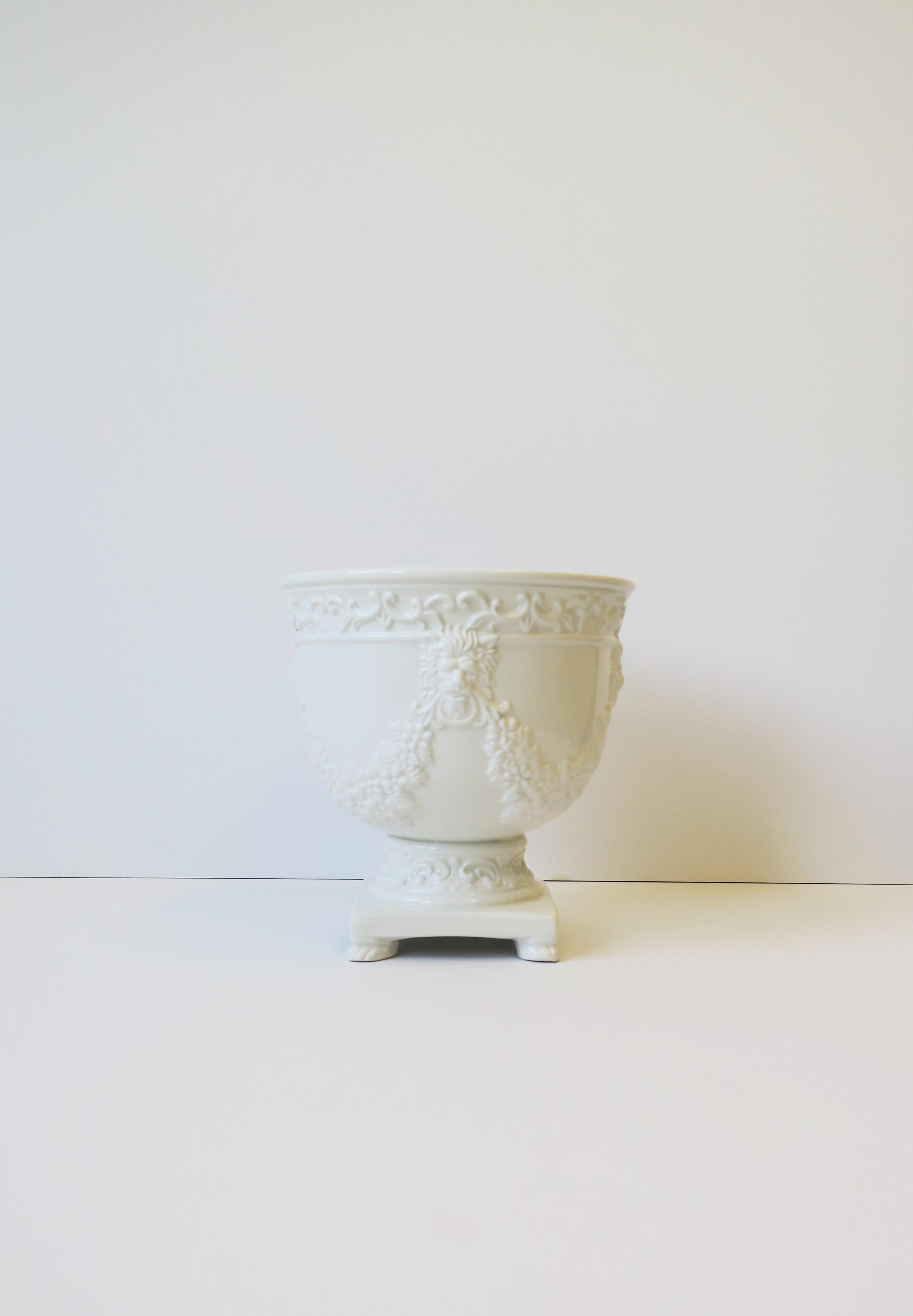 A beautiful Italian white ceramic Regency style planter cachepot jardinière plant pot holder by Mottahedeh, circa late-20th century. Beautiful with or without a plant or flowers. Piece was made in Italy. With maker's mark 