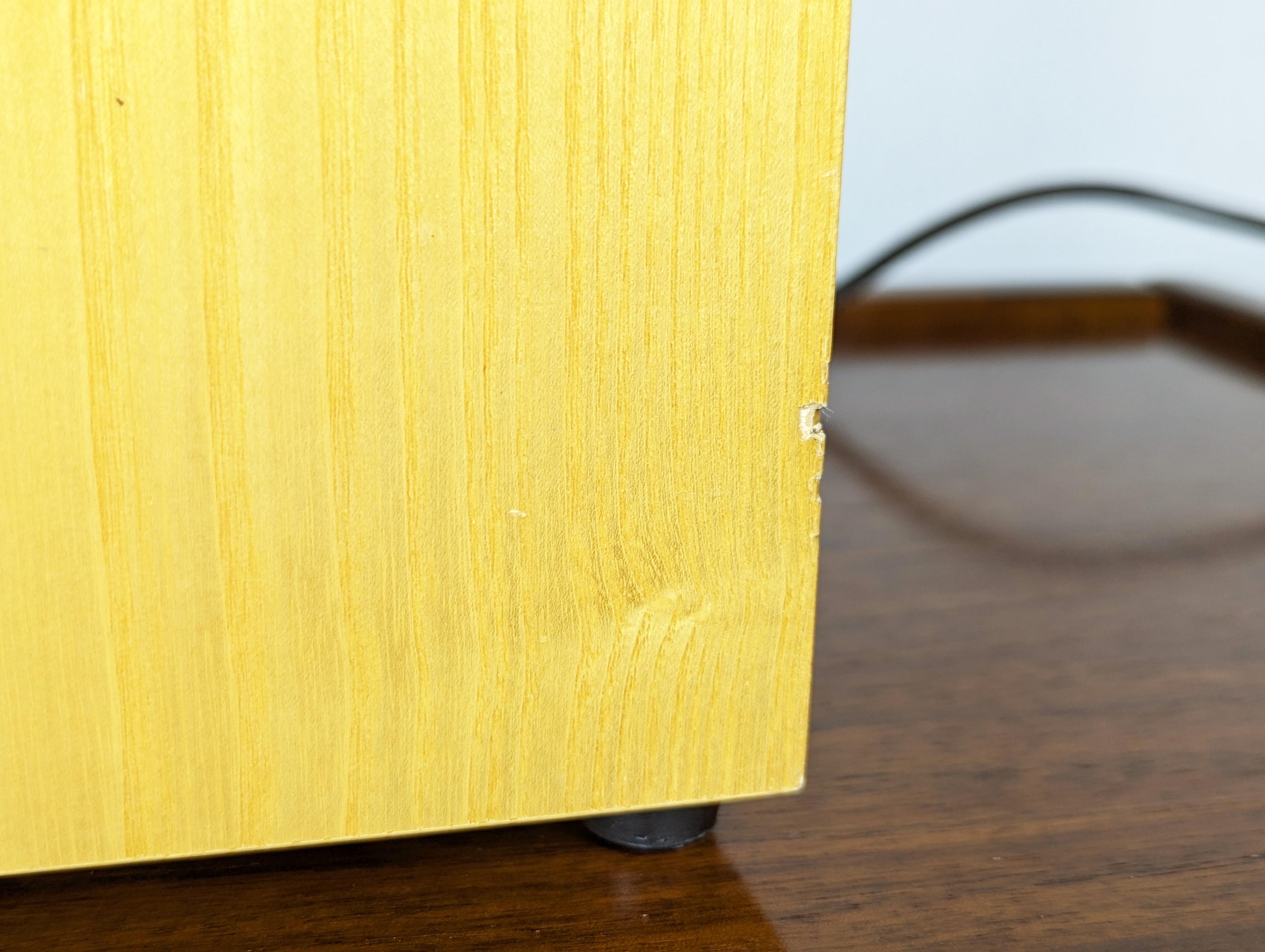 Lámpara de sobremesa italiana de los años 70 de madera y vidrio arenado blanco con iluminación regulable Vidrio opalino en venta