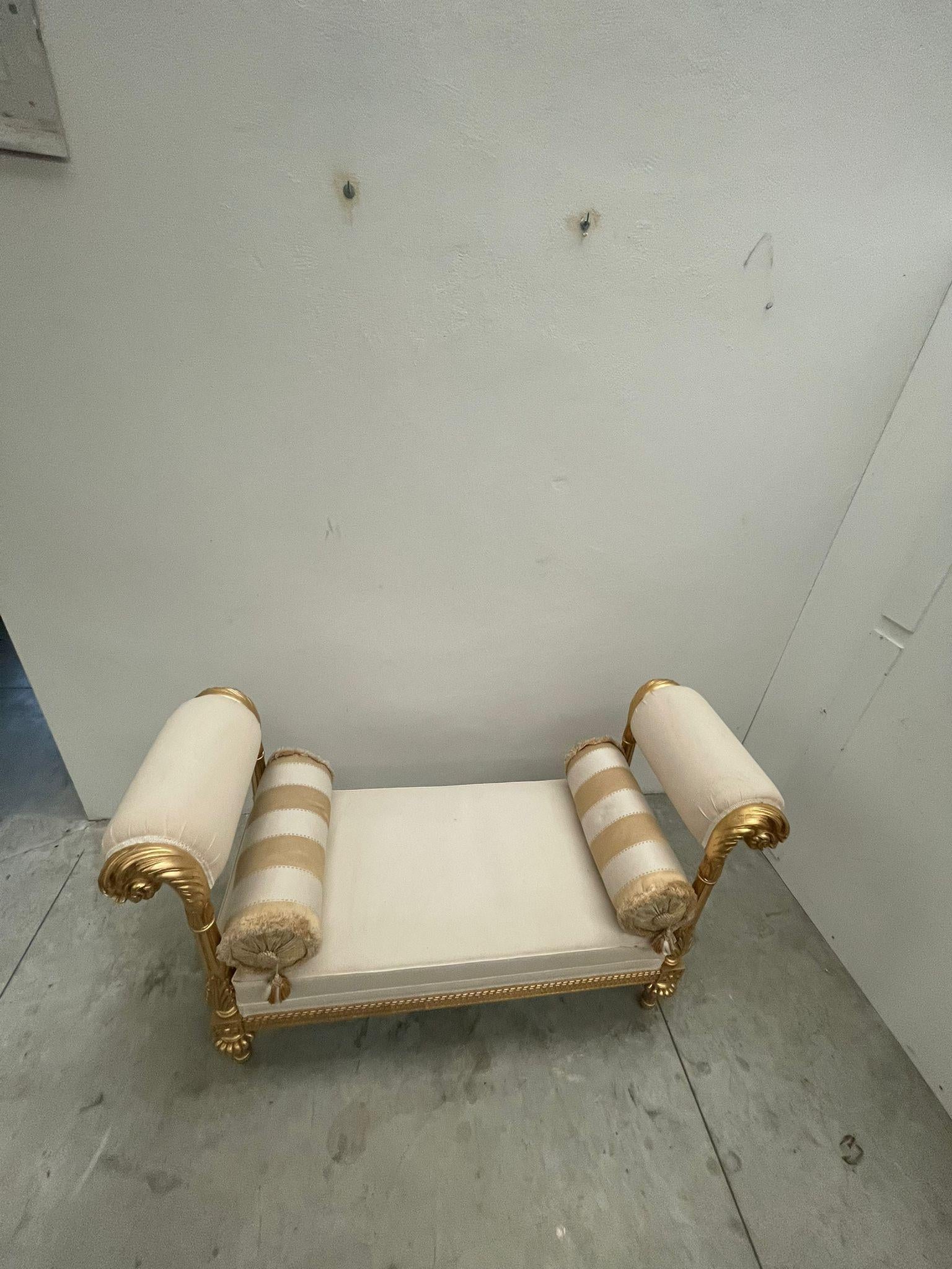 Late 20th Century Italian White Sofa For Sale