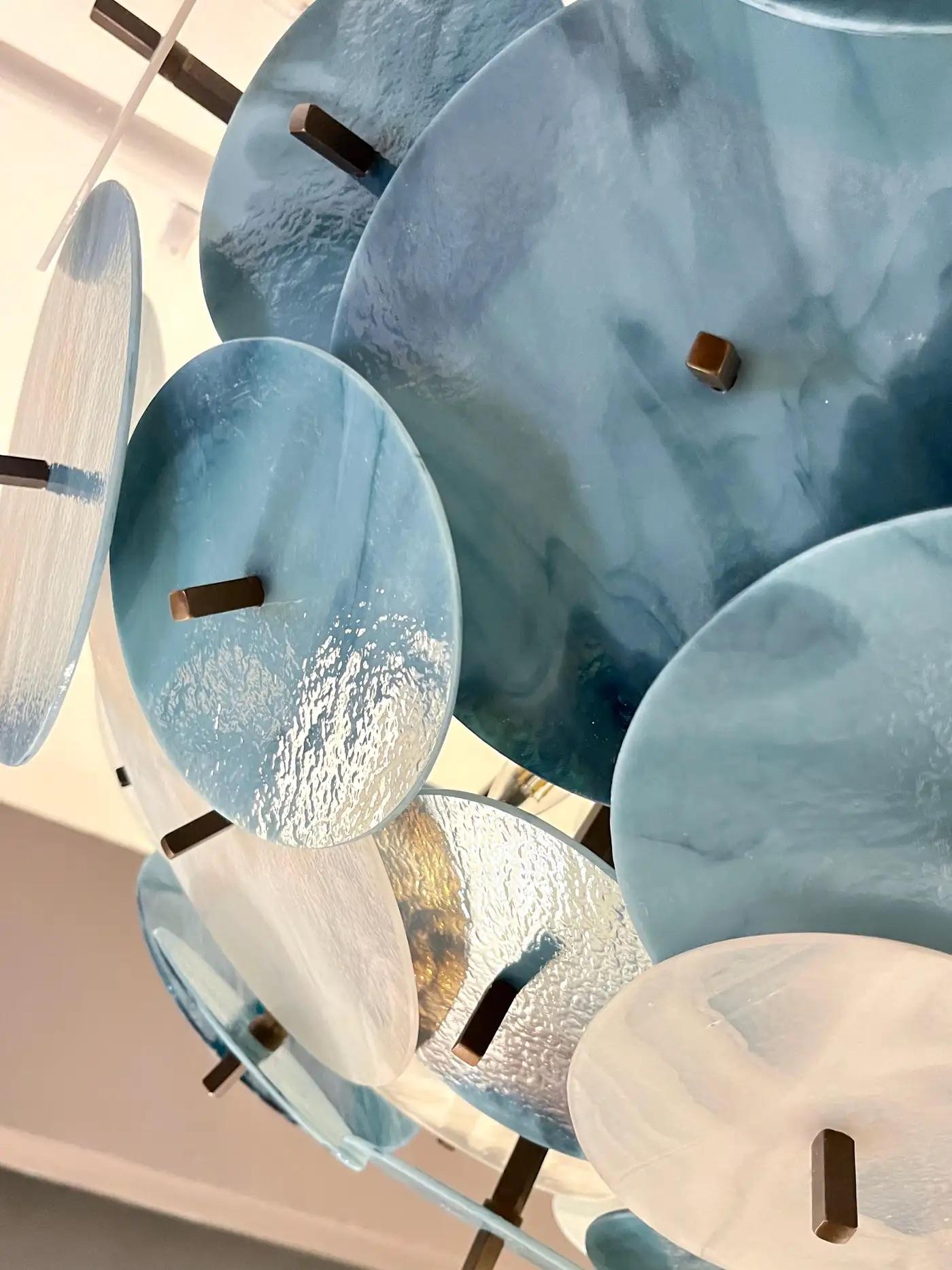 XXIe siècle et contemporain Lustre italien blanc sarcelle turquoise bleu Murano en verre Sputnik demi Dome en vente