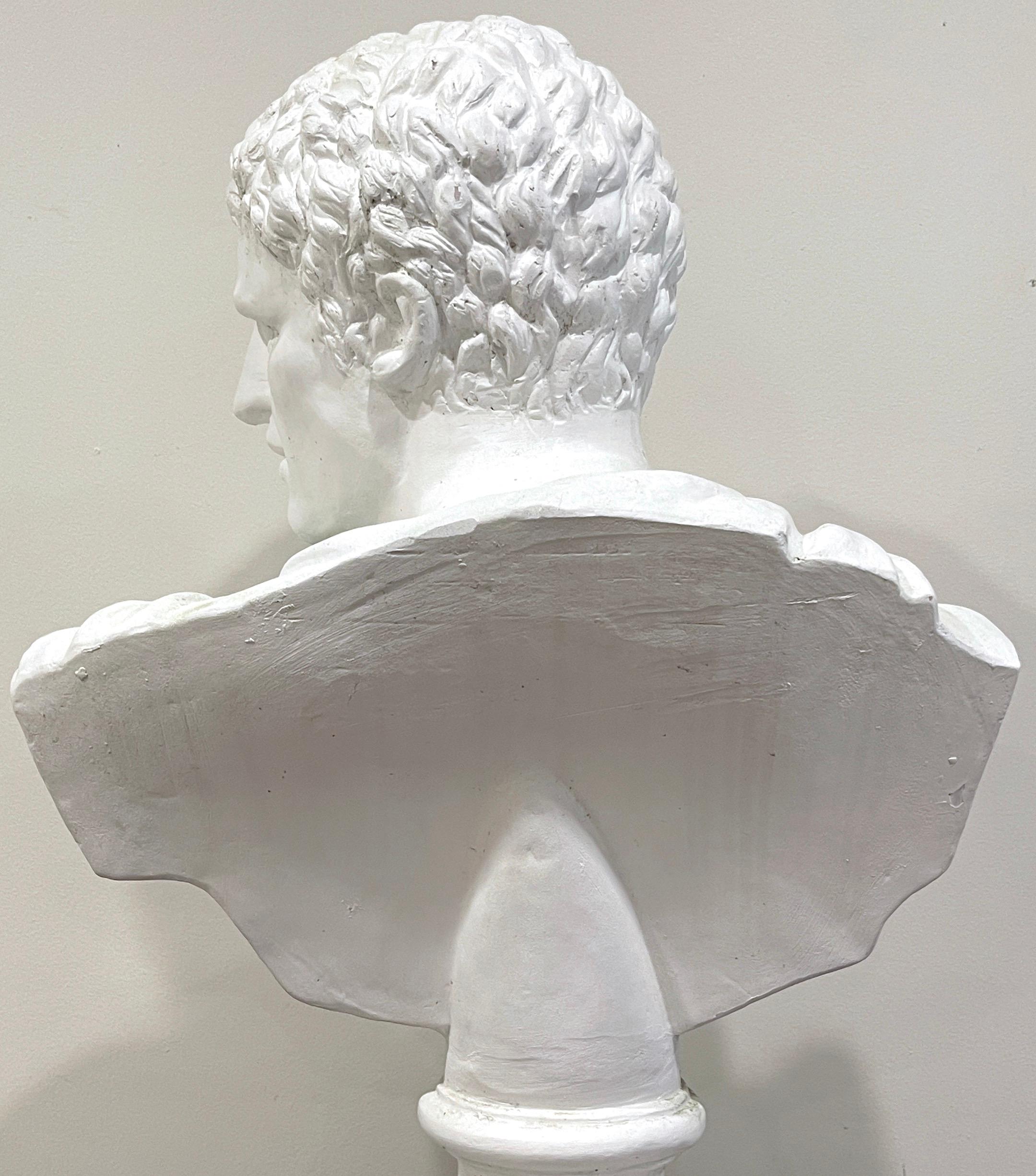 Buste italien en terre cuite blanche de l'empereur romain Caesar Augustus, Octavian en vente 4