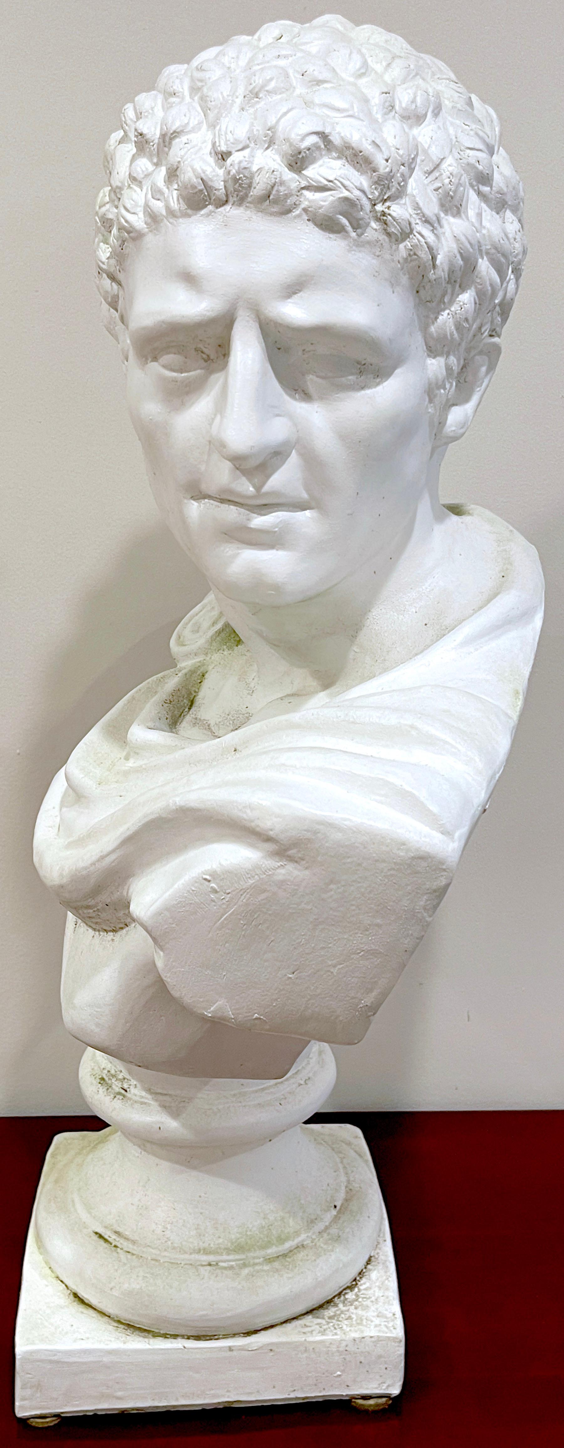Buste italien en terre cuite blanche de l'empereur romain Caesar Augustus, Octavian en vente 5