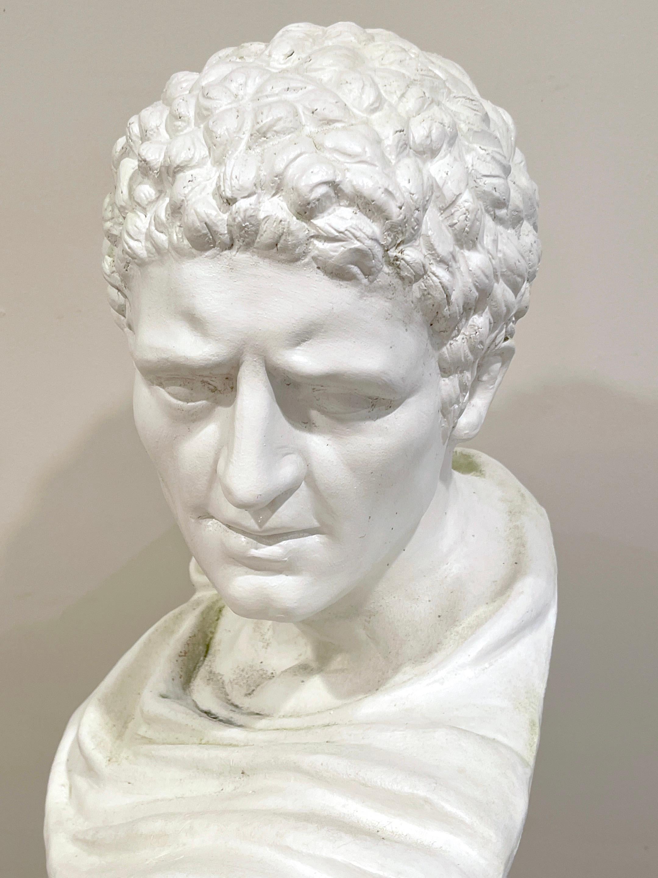 Buste italien en terre cuite blanche de l'empereur romain Caesar Augustus, Octavian en vente 6
