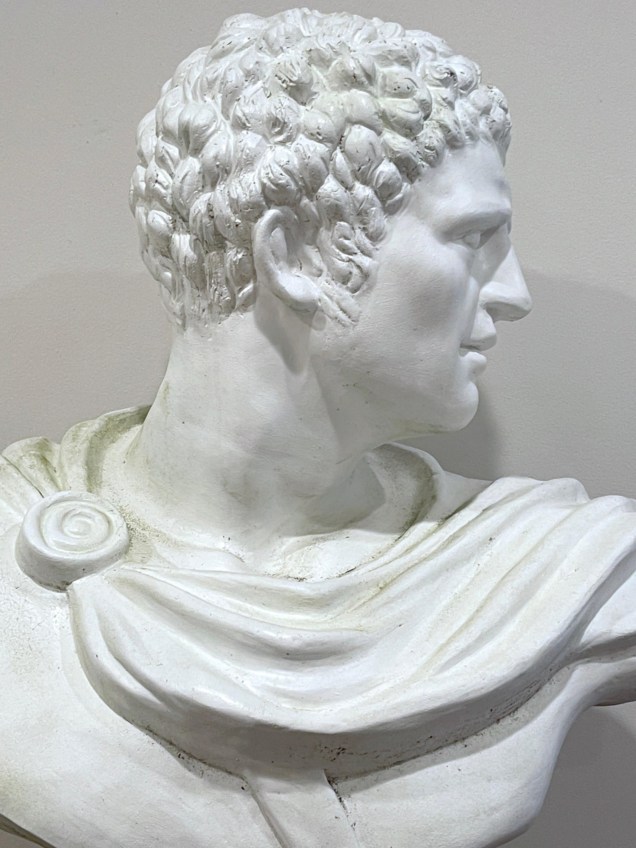 Grand Tour Buste italien en terre cuite blanche de l'empereur romain Caesar Augustus, Octavian en vente
