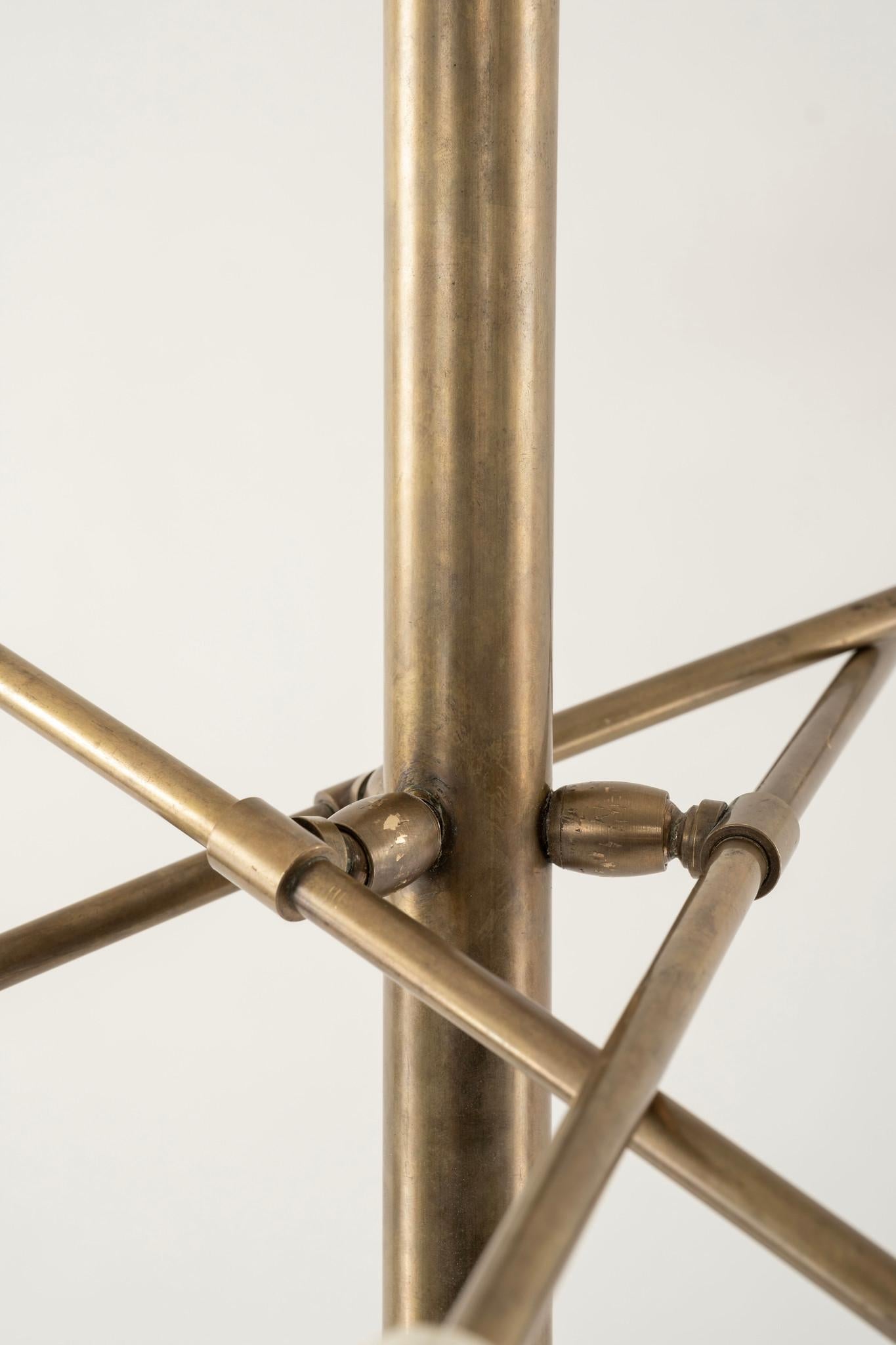 Araña italiana Triennale blanca de 3 luces de latón Italiano en venta