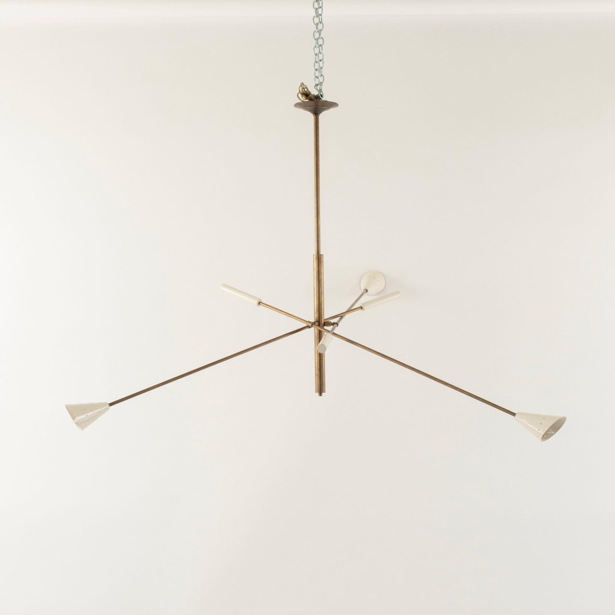 Araña italiana Triennale blanca de 3 luces de latón en venta 1