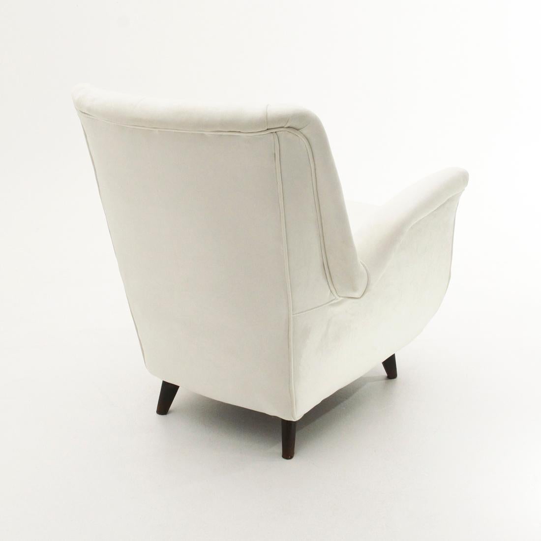 Mid-20th Century Italian White Velvet Armchair, 1950s For Sale