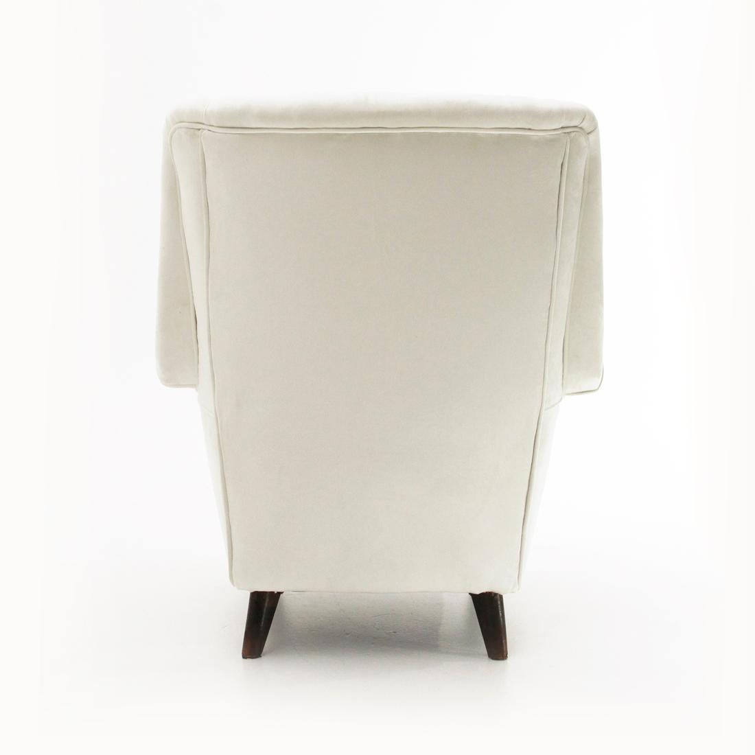 Italian White Velvet Armchair, 1950s For Sale 1
