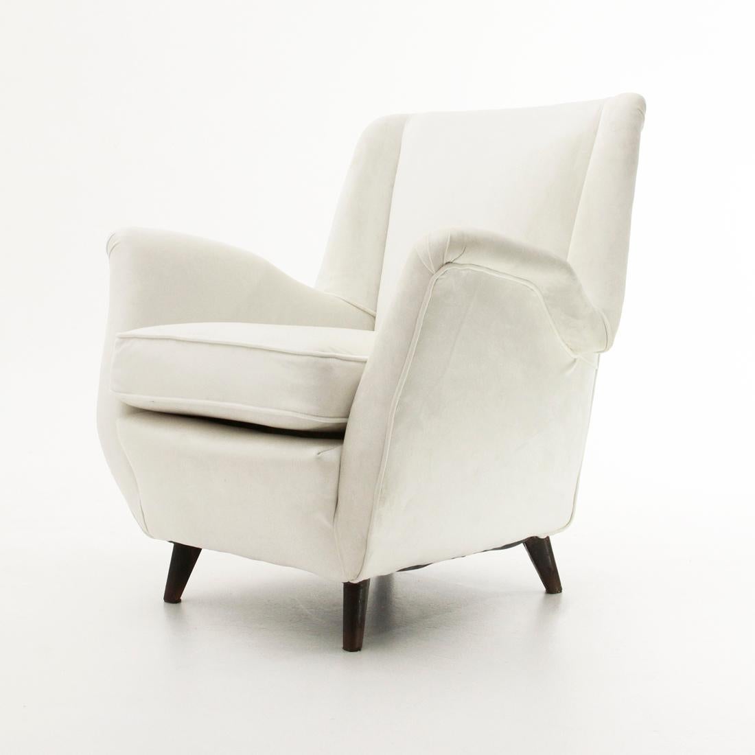 Italian White Velvet Armchair, 1950s For Sale 3