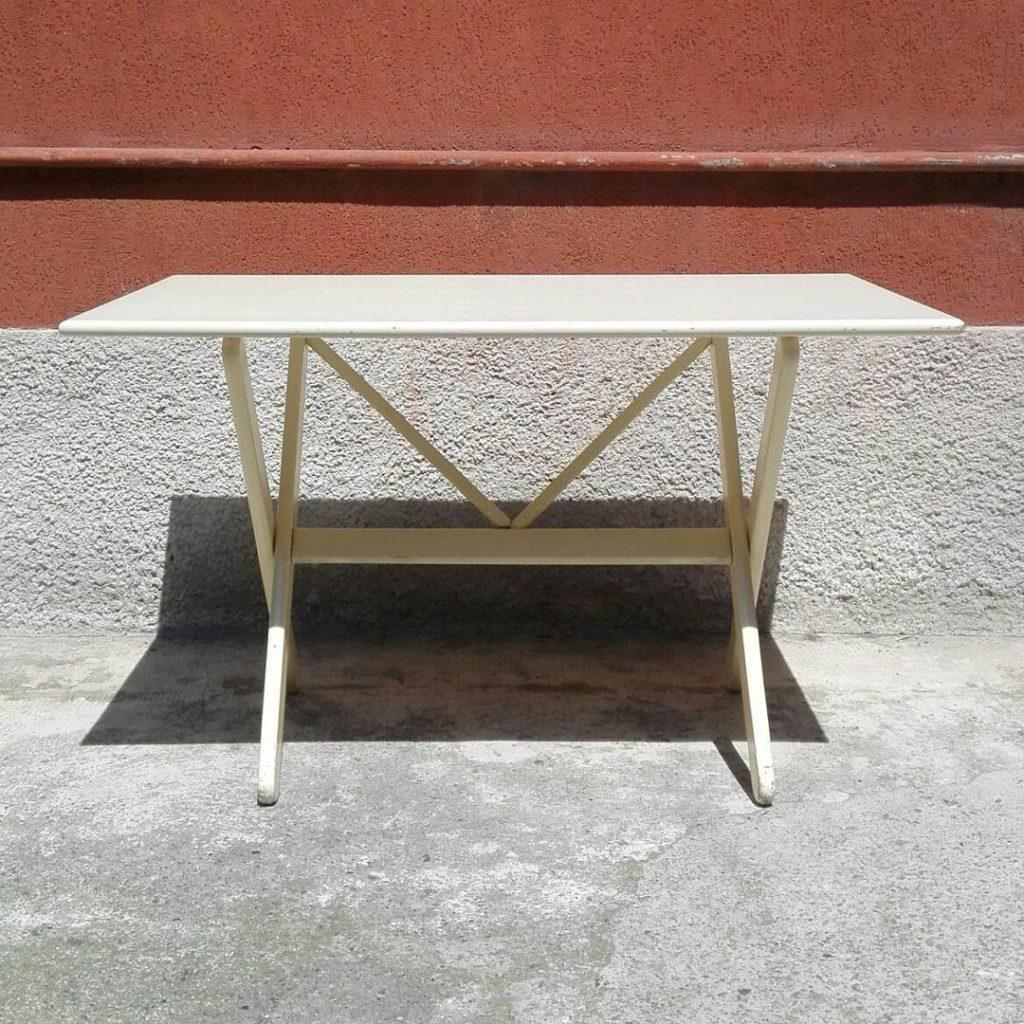Italian white wood folding table, 1960s
Folding table in white painted solid wood
Very good condition
Measures 120 x 60 x 72 H.