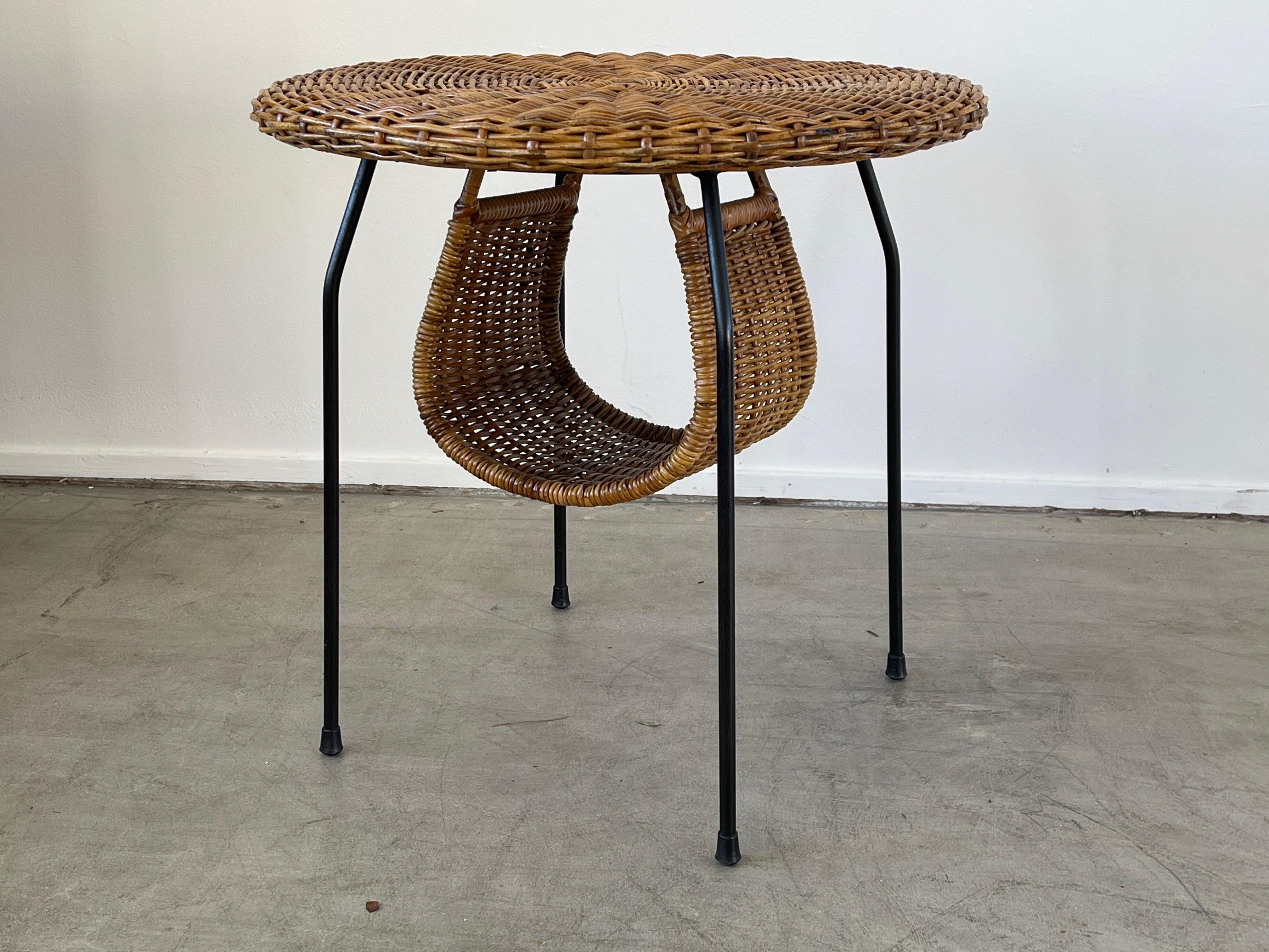 Italian Wicker and Iron Magazine Table In Good Condition In Beverly Hills, CA