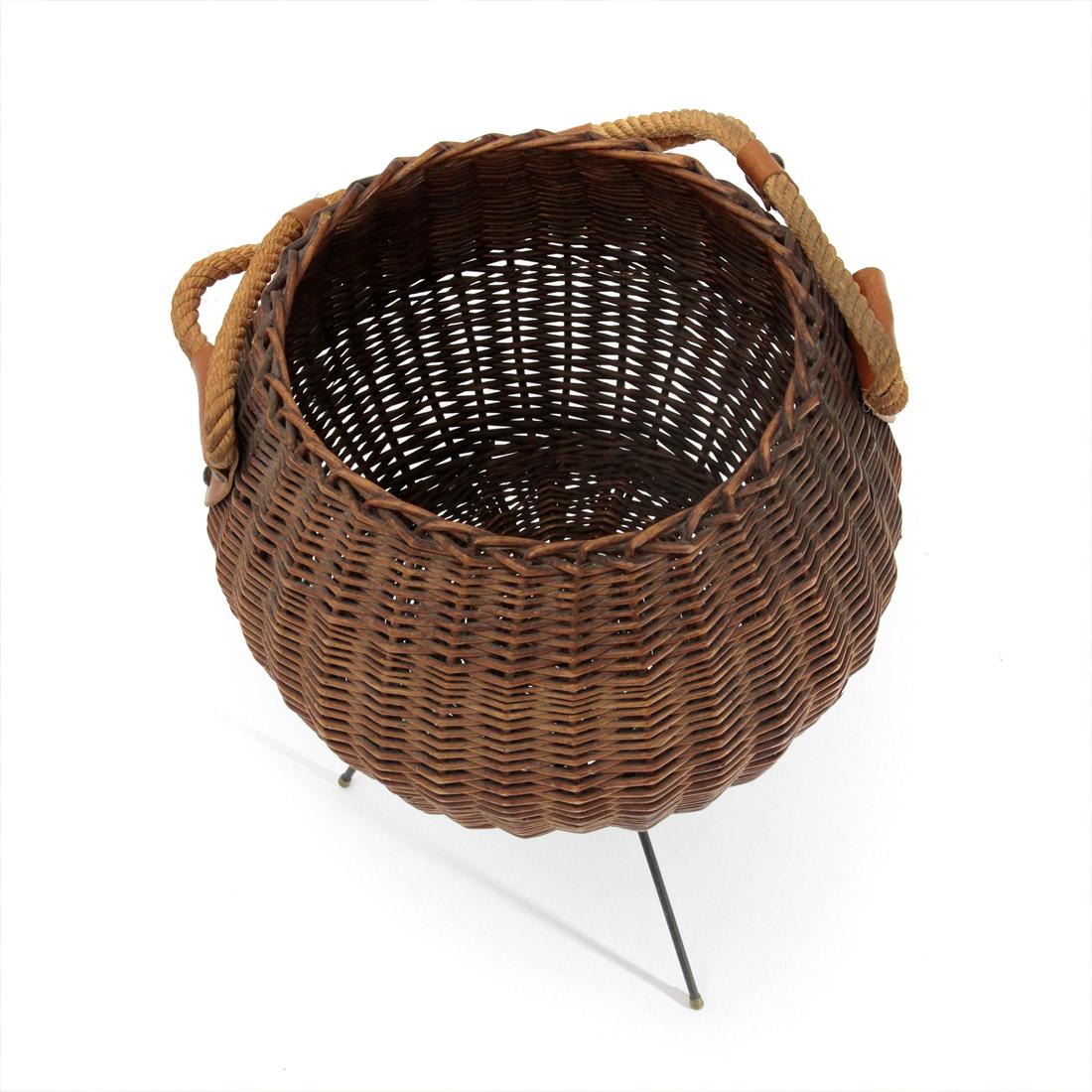 Italian Wicker Basket with Rope Handle, 1950s In Good Condition In Savona, IT