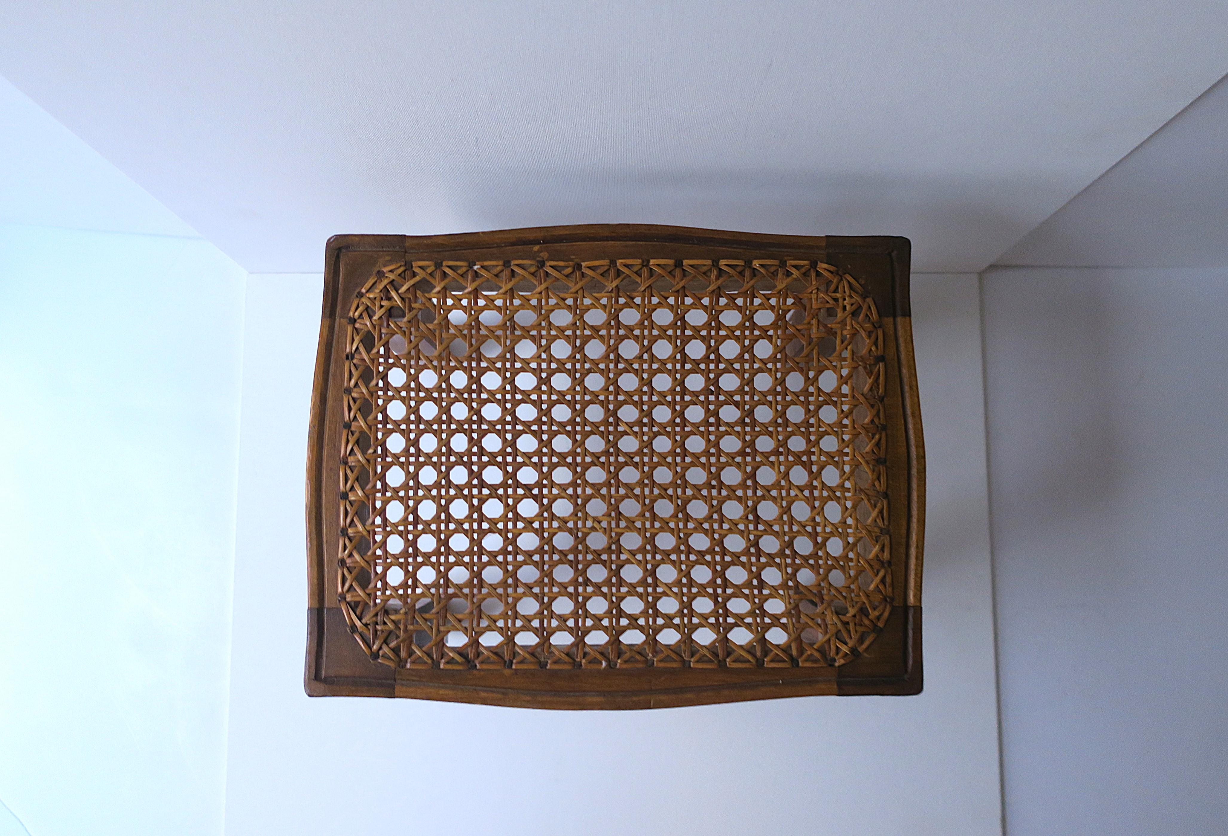 Reposapiés italiano de mimbre con tapa de caña en venta 7