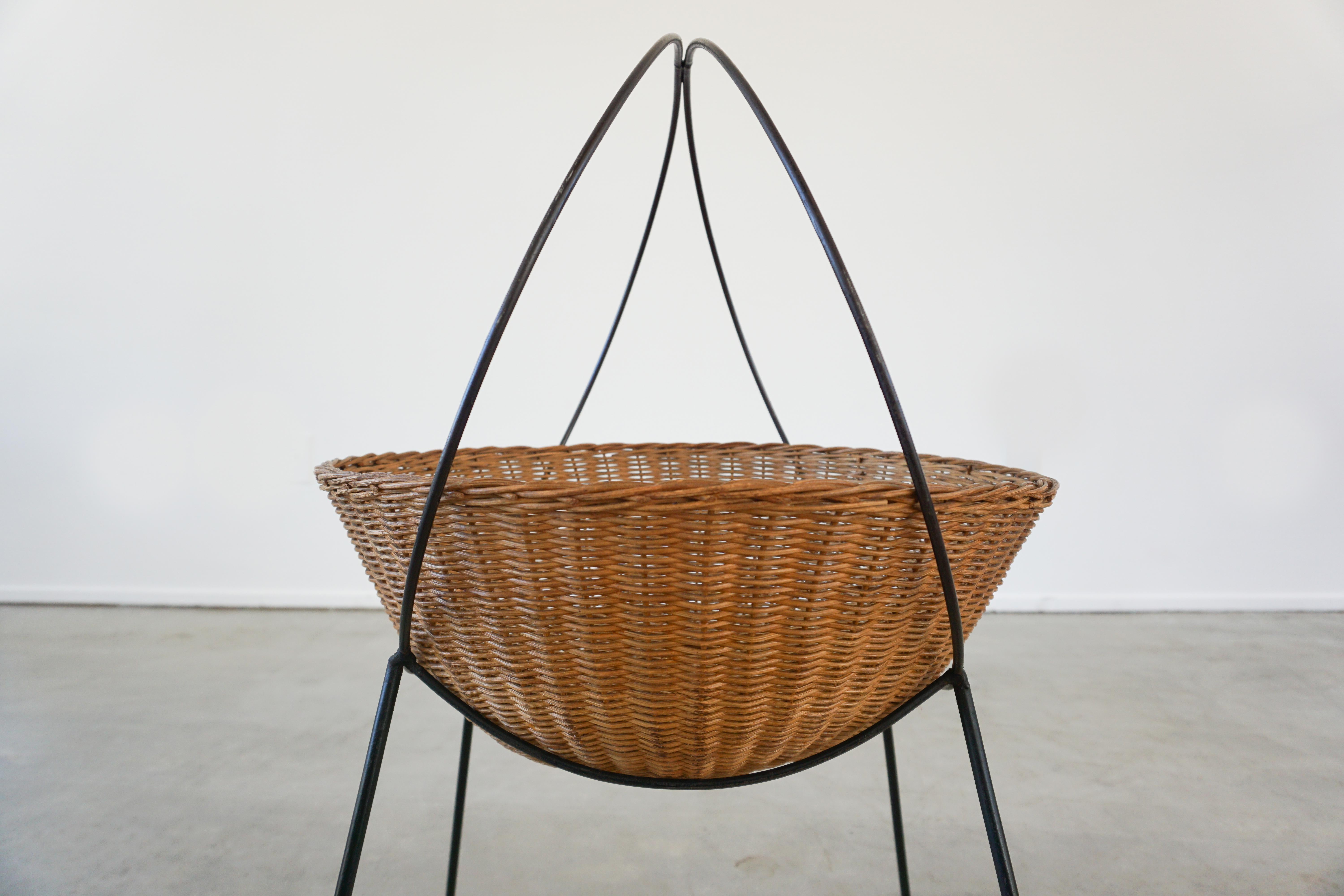 Italian Wicker Catch All In Good Condition In Beverly Hills, CA