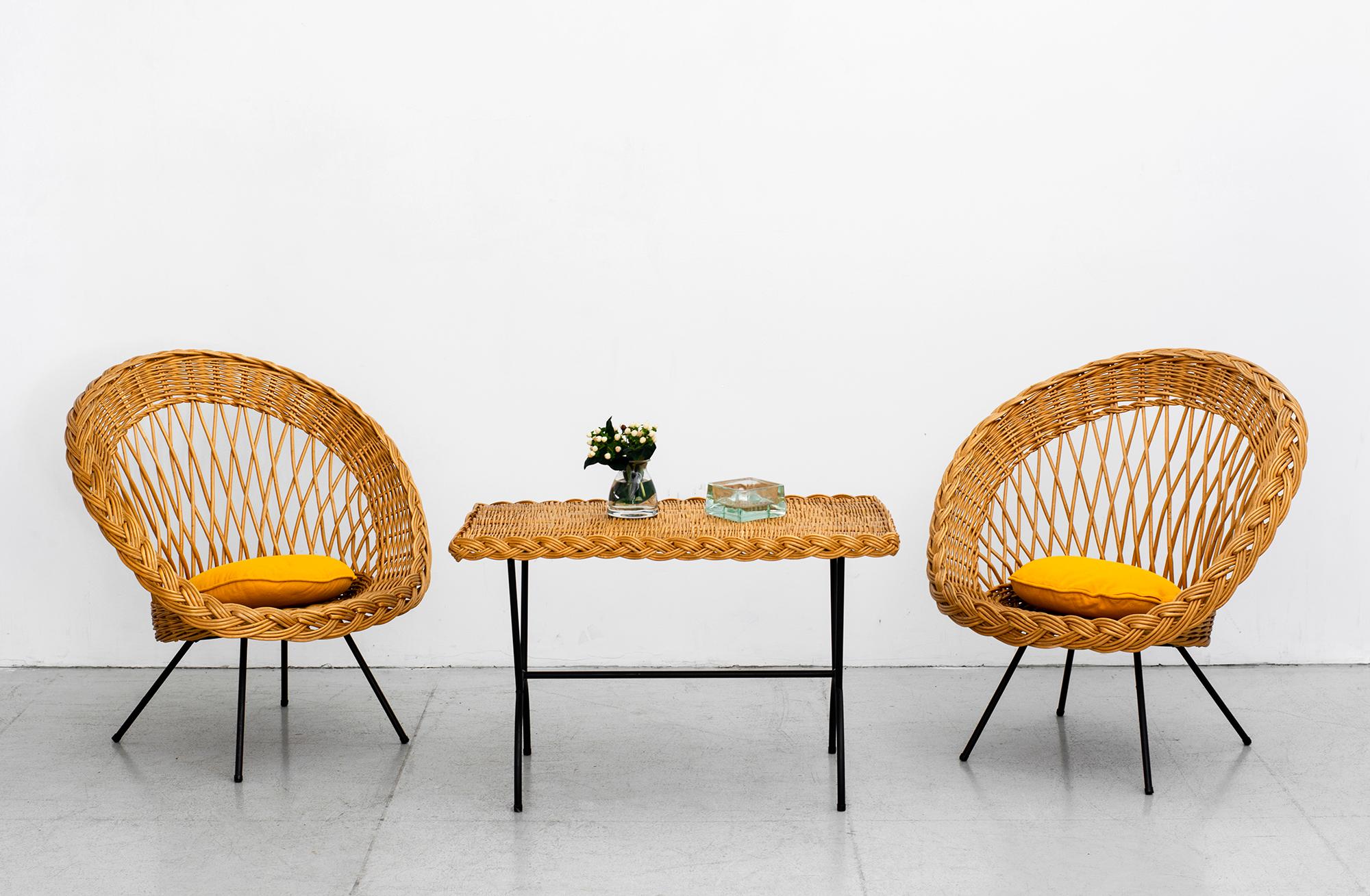 Pair of sculptural Italian wicker chairs with black iron base and woven braided trim. 

Set of 4 available with matching table (sold separately) 

             