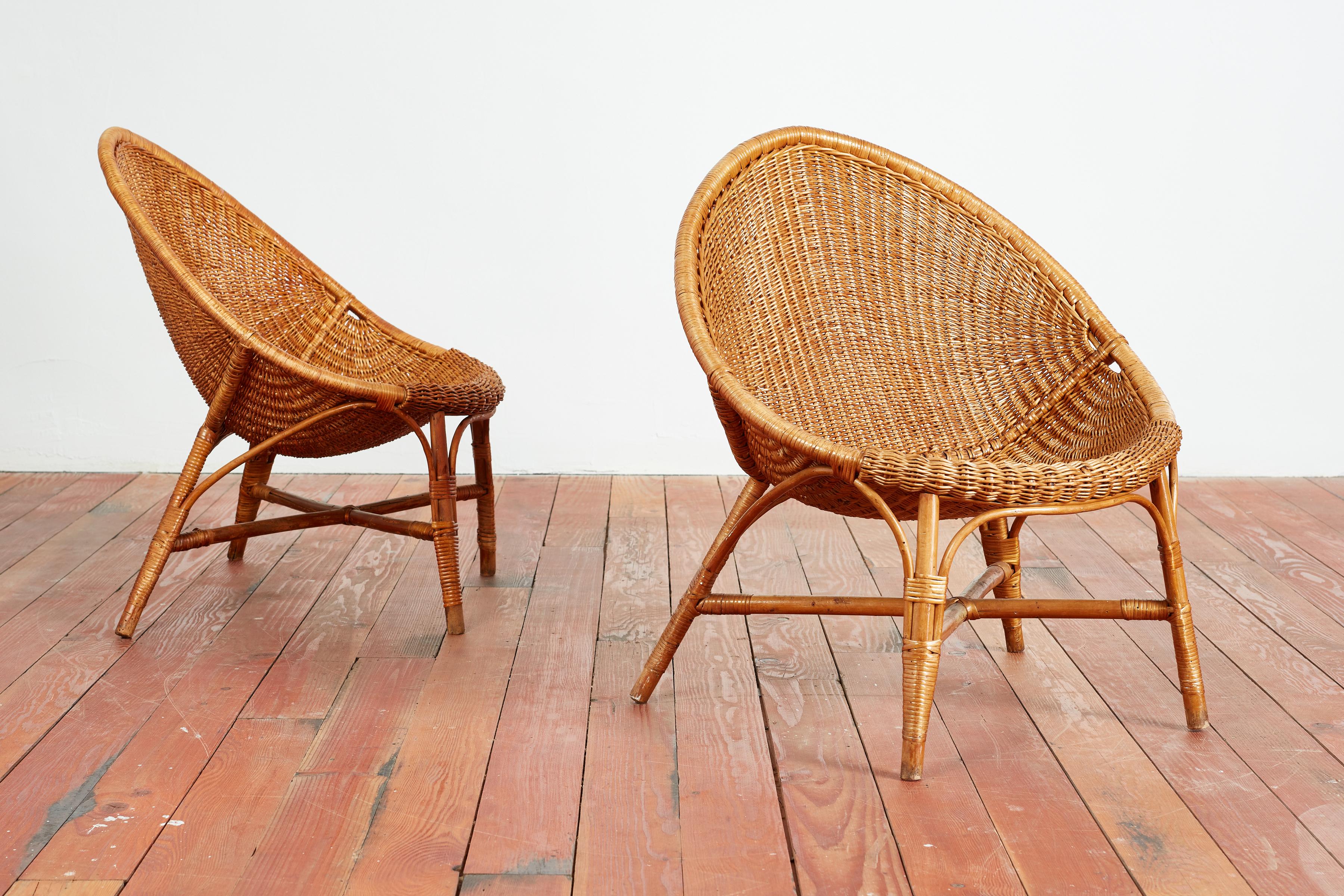 Italian wicker and bamboo bucket chairs with wonderful sculptural shape.
Italy, 1950's 
