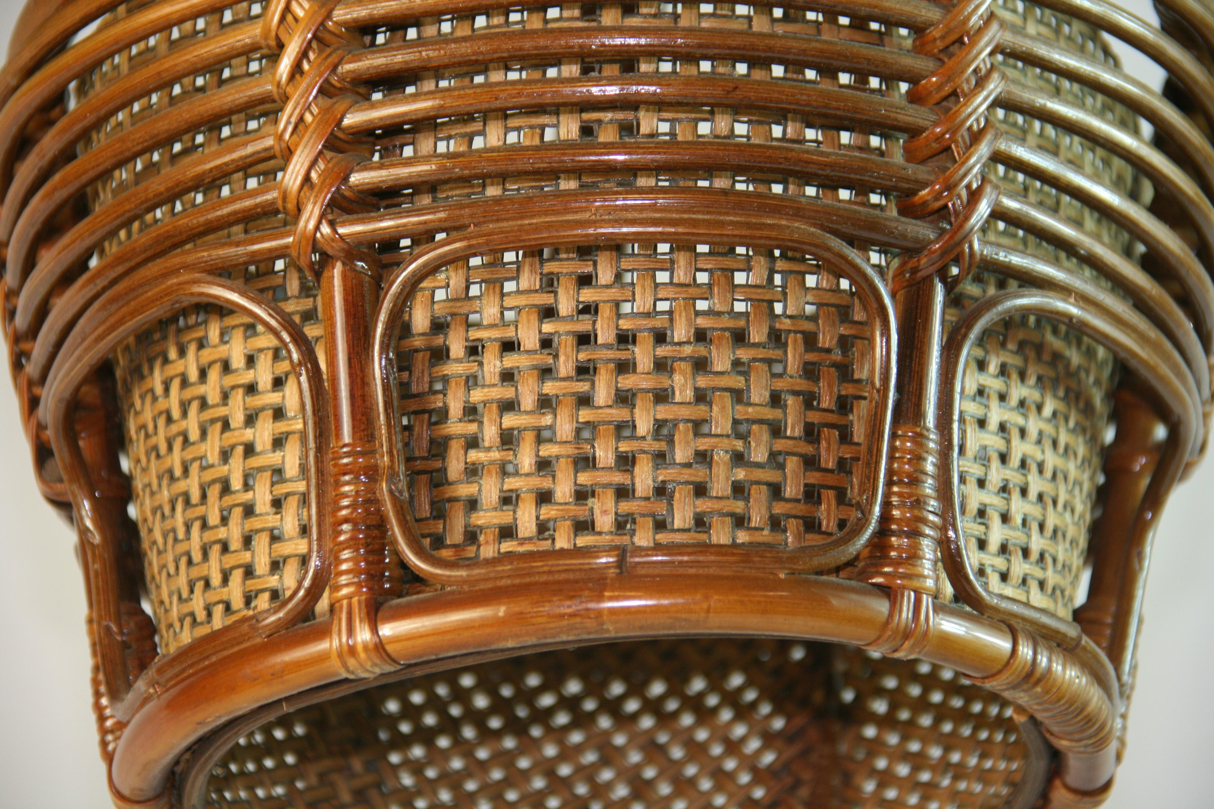 Ottone Lampada a sospensione in vimini e rattan italiana degli anni '50 in vendita